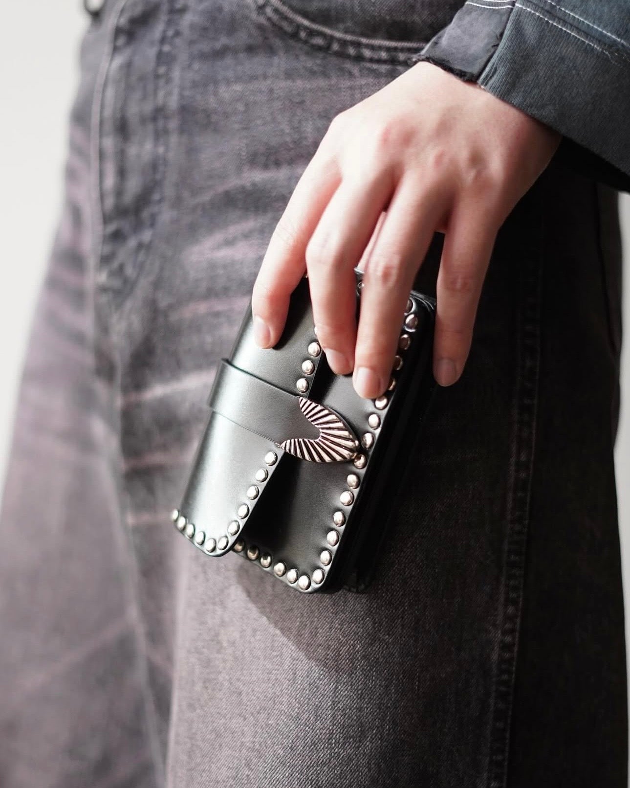 Toga Too Chain Leather Wallet Studs 自留黑色 折扣超過$1000! [年度季末大折扣! 微量現貨優惠完售即止!]