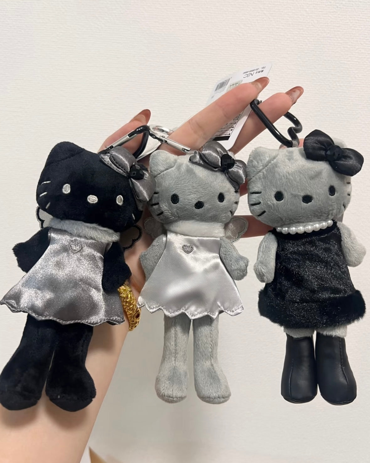 長腿 Hello Kitty 掛飾 𝜗𝜚 日本限定 黑灰天使系列 [日本首批預訂 10月下旬出貨 建議預先下單超難買!]