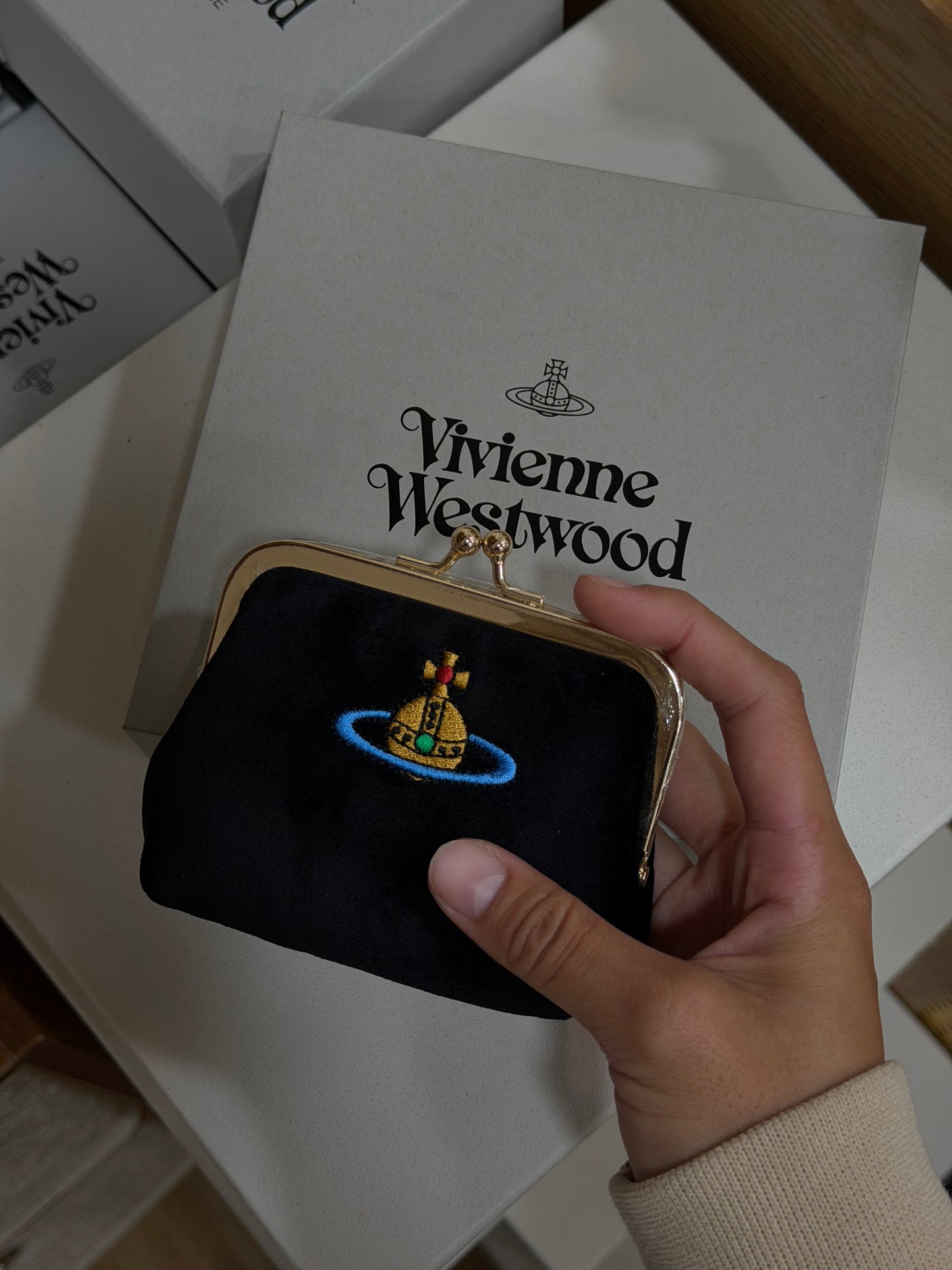 Vivienne Westwood 天鵝絨小千金系列 [新年優惠中低至$899/台幣$3XXX]￼