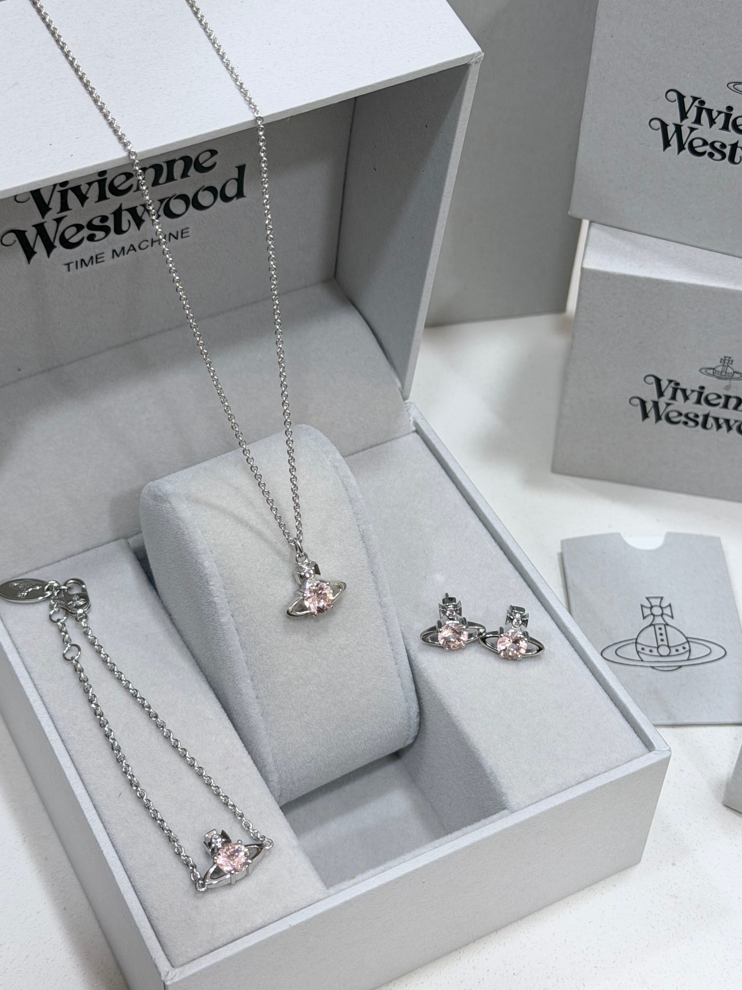 Vivienne Westwood Reina Necklace 2026最新限定櫻花粉耳環手鏈項鍊