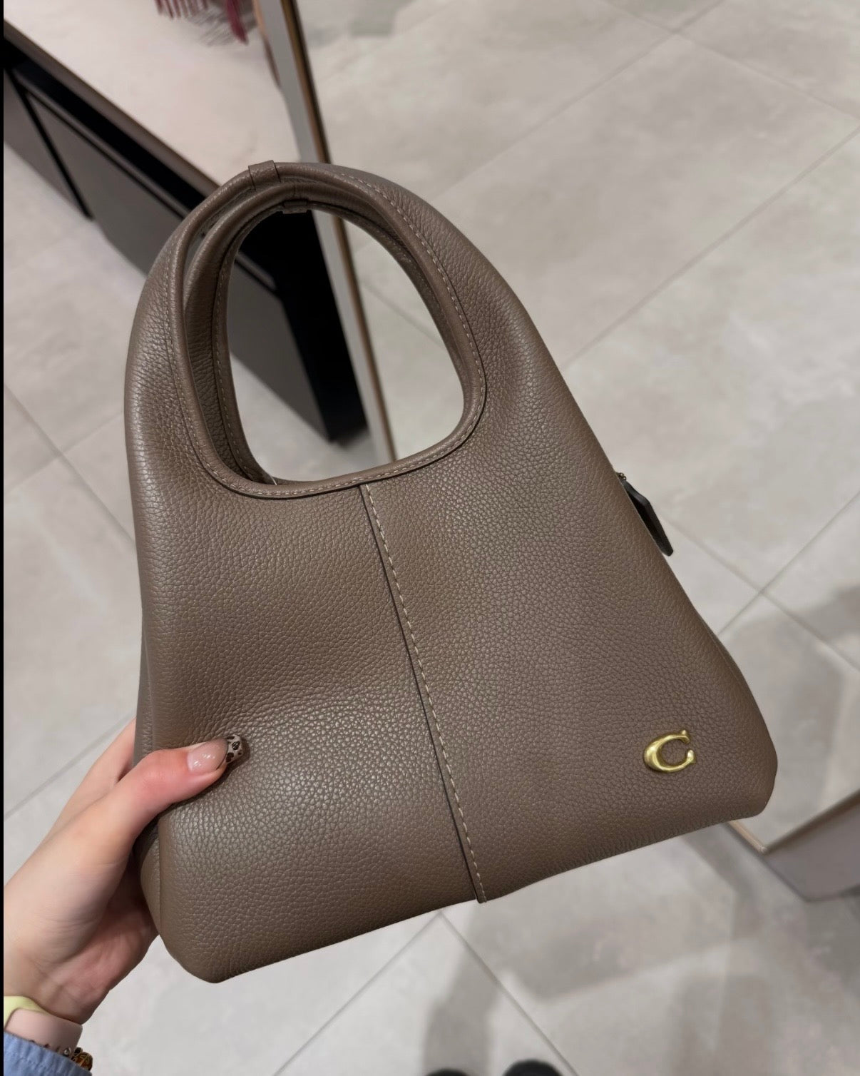 Coach Lana 23 連可拆卸式長肩帶 多孔調節長度［超可愛手提袋］
