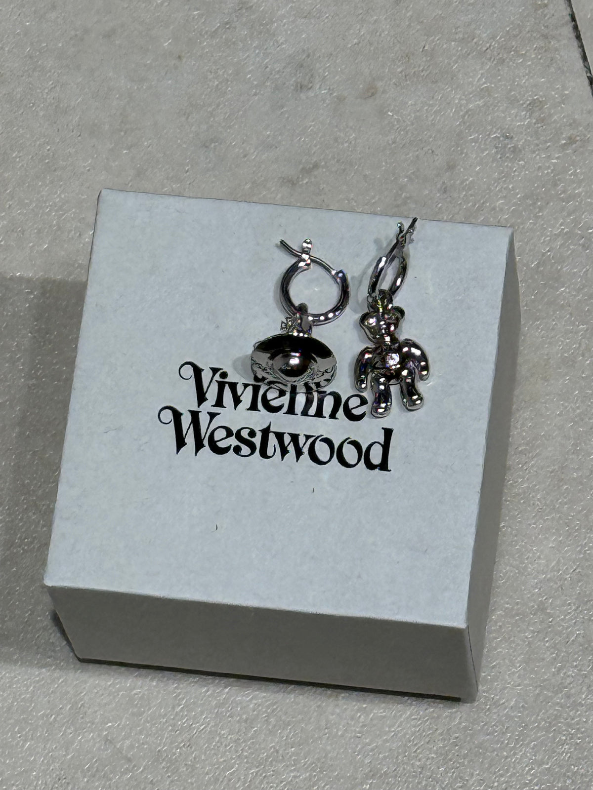 Vivienne Westwood Ruby Small Hoop Earrings 小熊星球鴛鴦吊墜耳環 [2026年最新限定款]