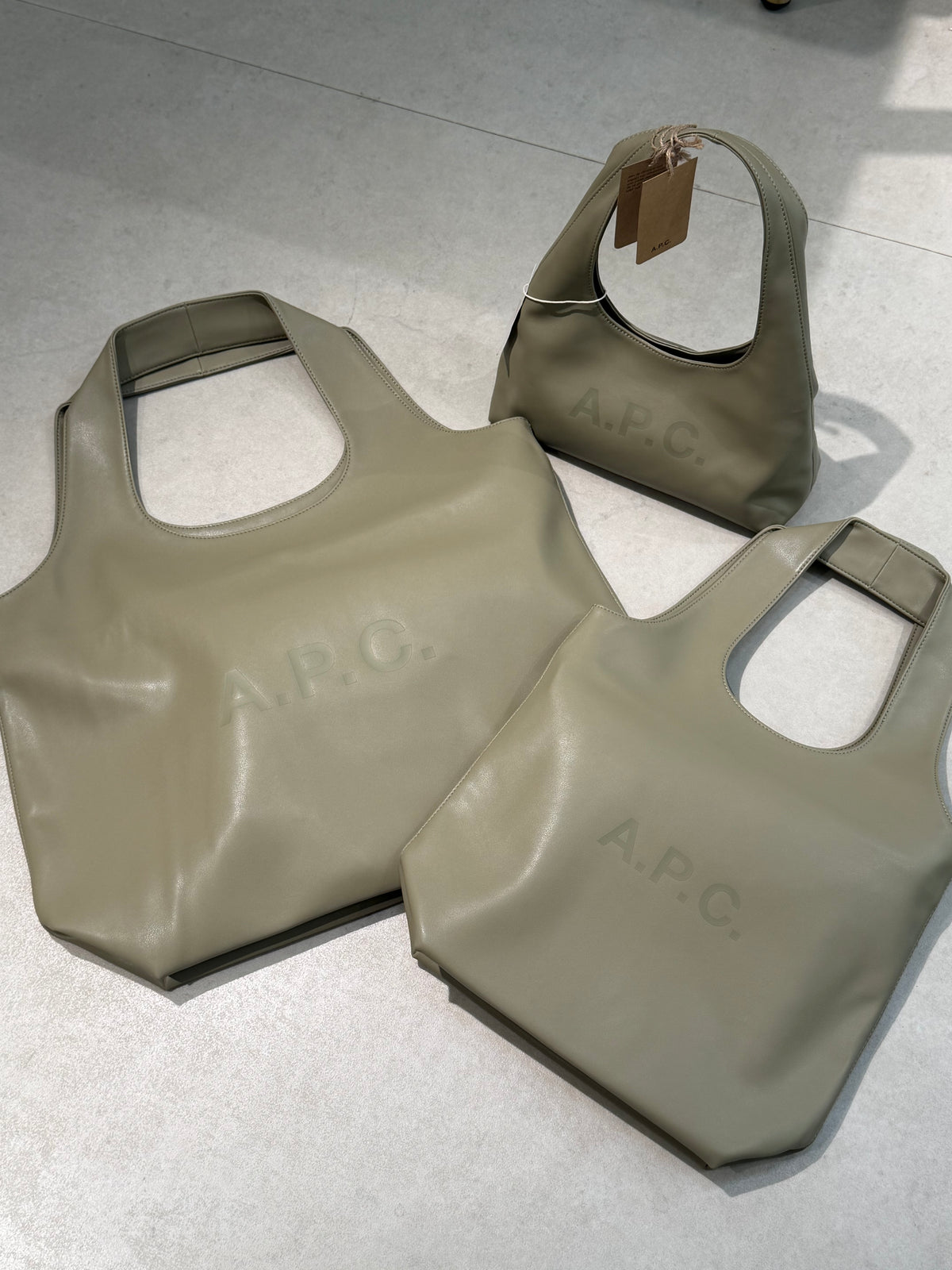 A.P.C. Ninon Tote Bag [REGULAR] [限定奶灰少量補貨 本店銷量冠軍♡]