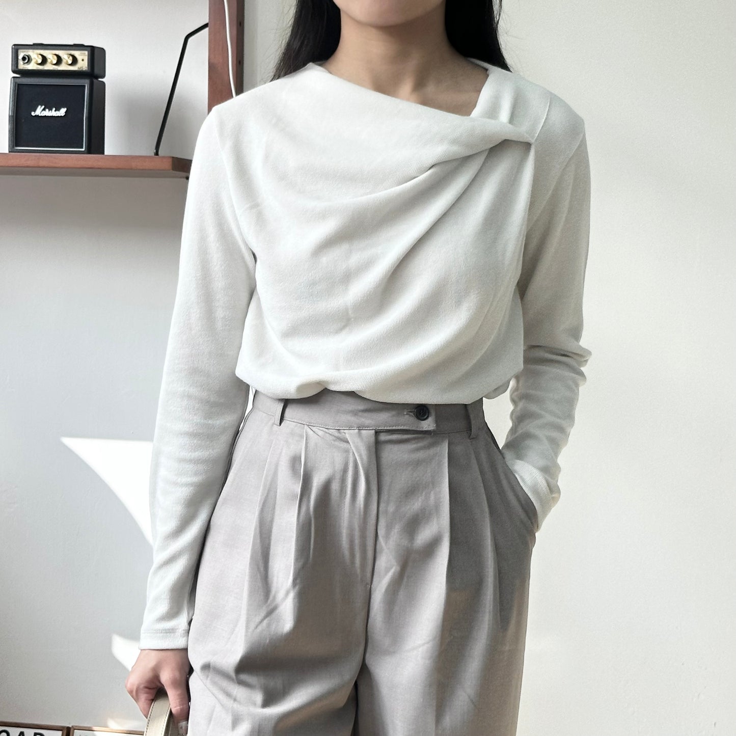 Irregular Collar Gentle Top [門市搬遷清貨限時優惠$169!]