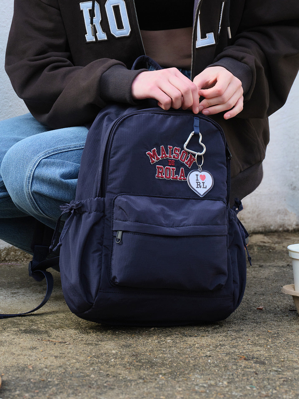 韓國選物🇰🇷Rolarola Maison De Rola Campus Logo Backpack 學院風復古Logo背包［張員瑛PICK! 基本防潑水大容量極輕便! 返學首選］