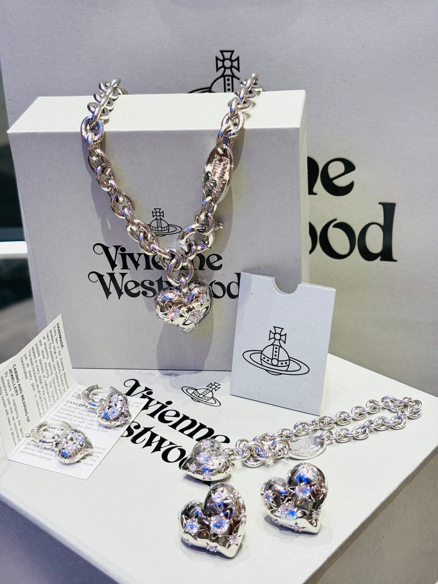 Vivienne Westwood Lee Bracelet 超美閃石立體心心星球［手鏈超限量上架］