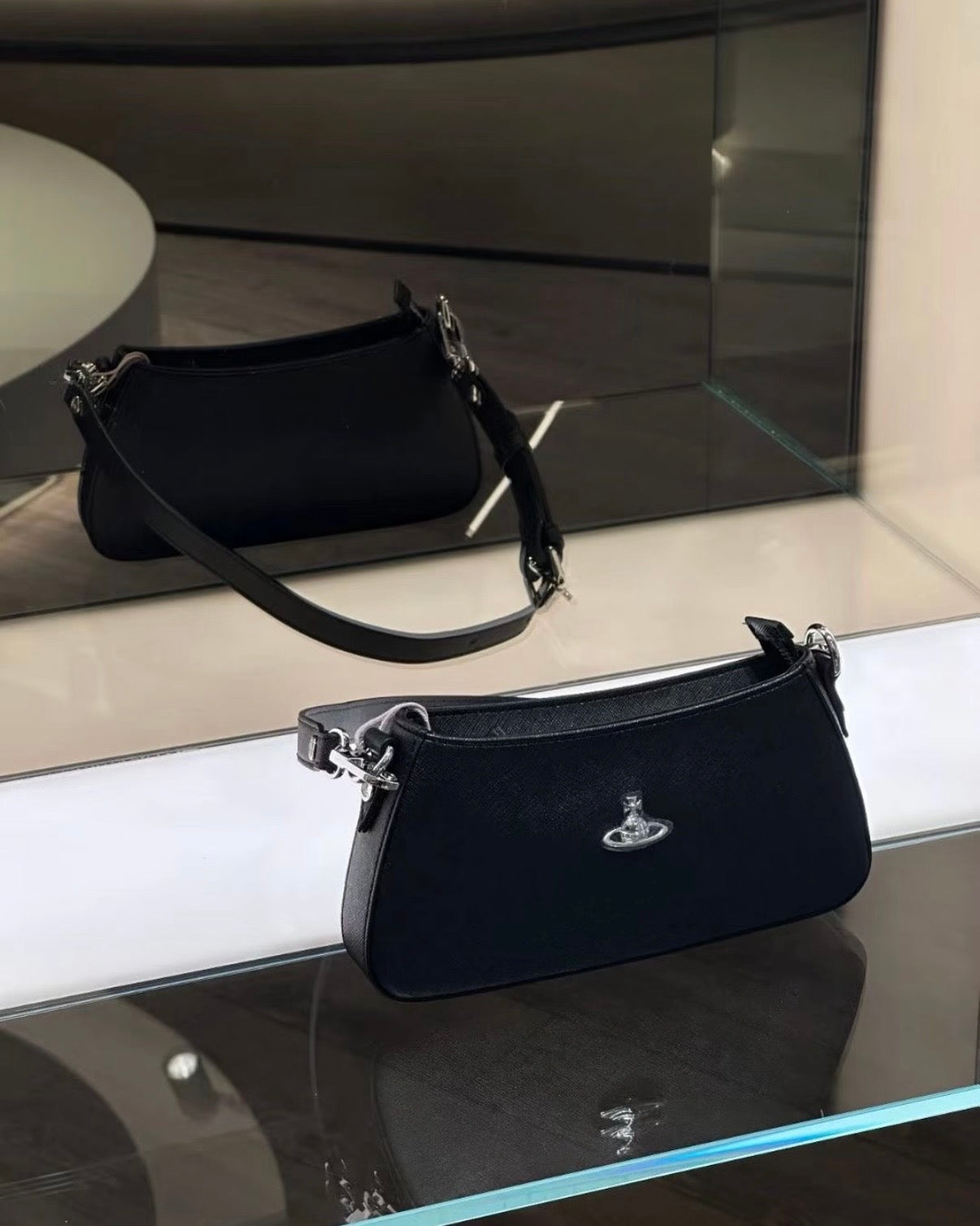Vivienne Westwood Tasha Shoulder Phone Bag 最新腋下袋 [韓國aespa Winter同款 限量優惠現貨發售中!]