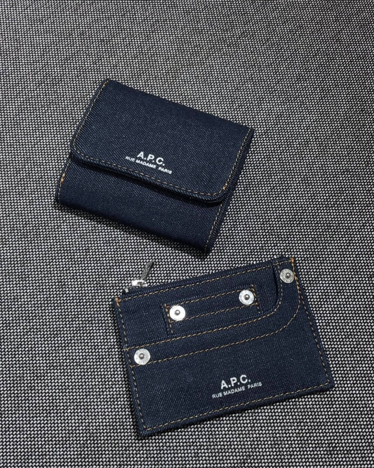 A.P.C. Denim Trifold Wallet [法式簡約牛仔銀包新品優惠中👖]