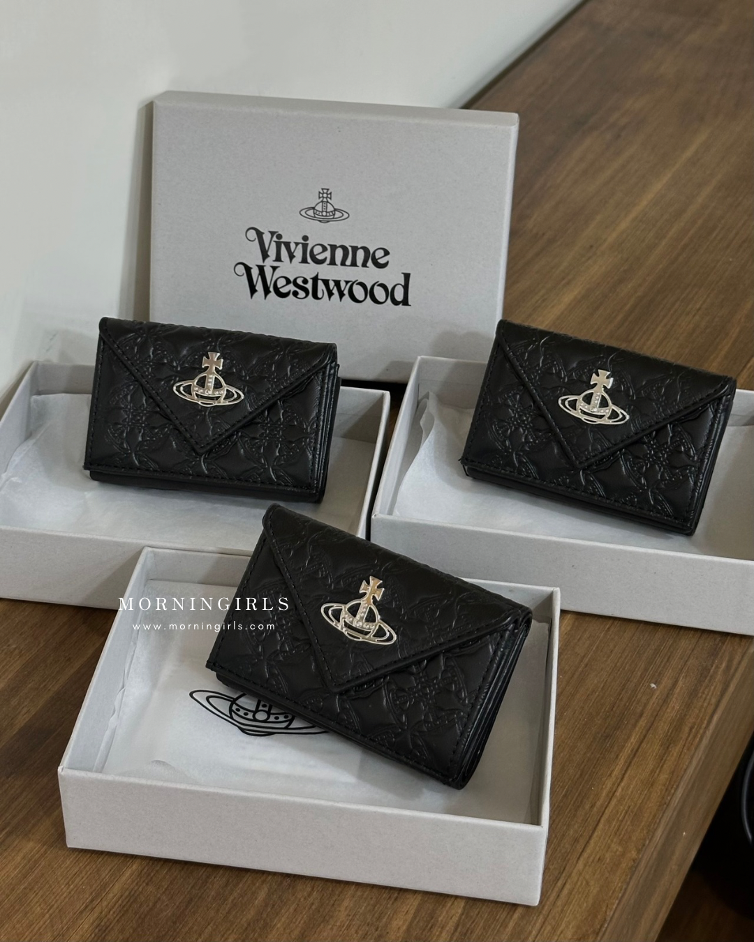 Vivienne Westwood Envelope Mini Wallet 掌心小銀包 超美土星壓紋Monogram [SS25最新上架!]