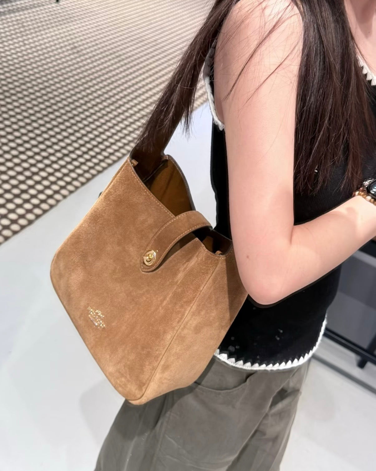 Coach Hadley 多用途斜背手袋 ［性價比超高 低至專櫃35折］