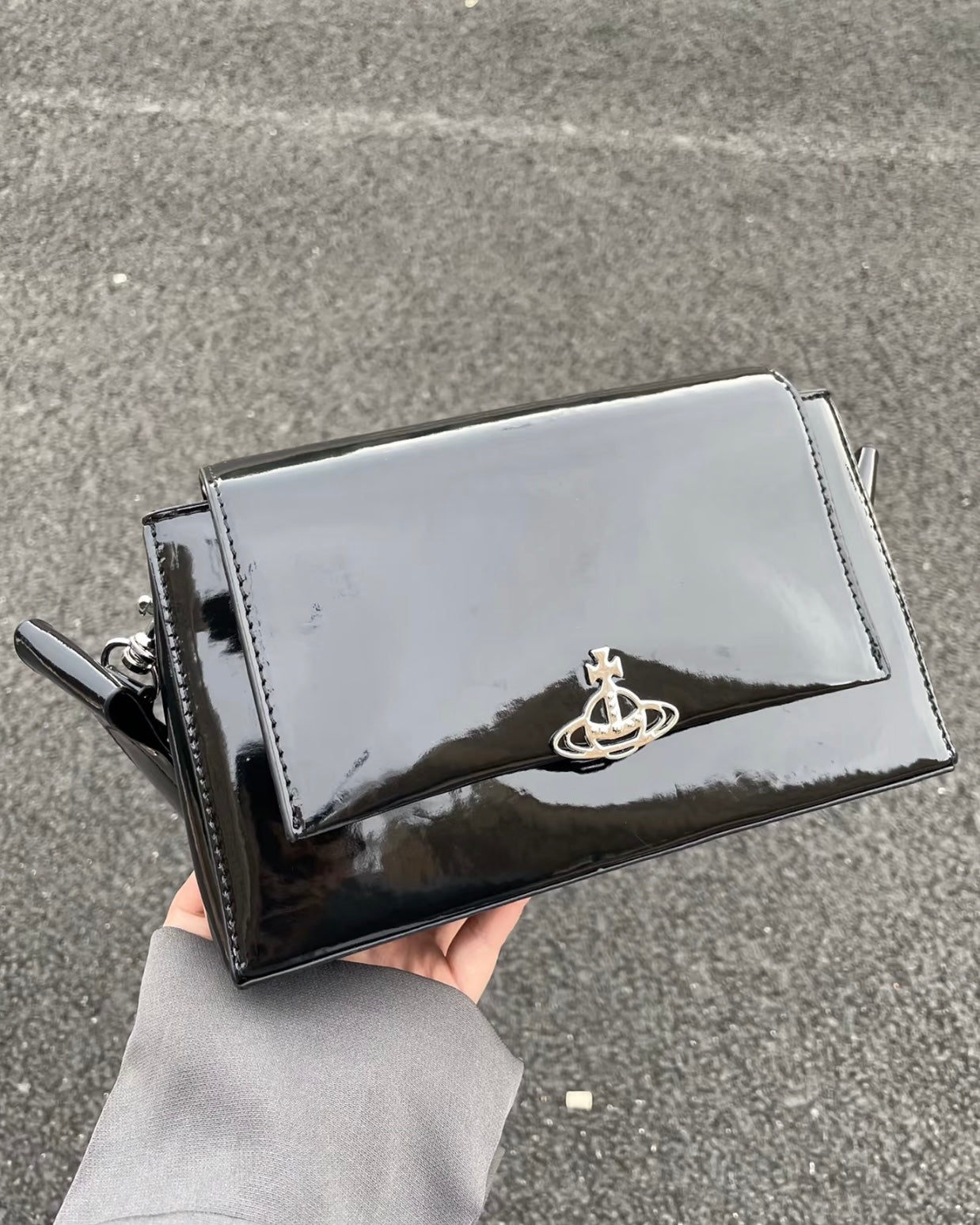 Vivienne Westwood Hazel Handbag 漆皮黑［最新上架! 限時優惠中!］