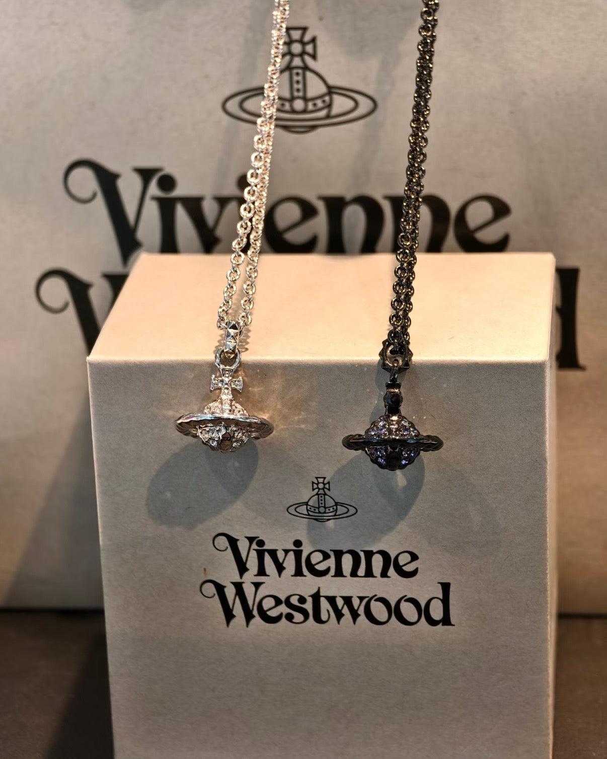 Vivienne Westwood Mayfair Orb Necklace 鉚釘星球