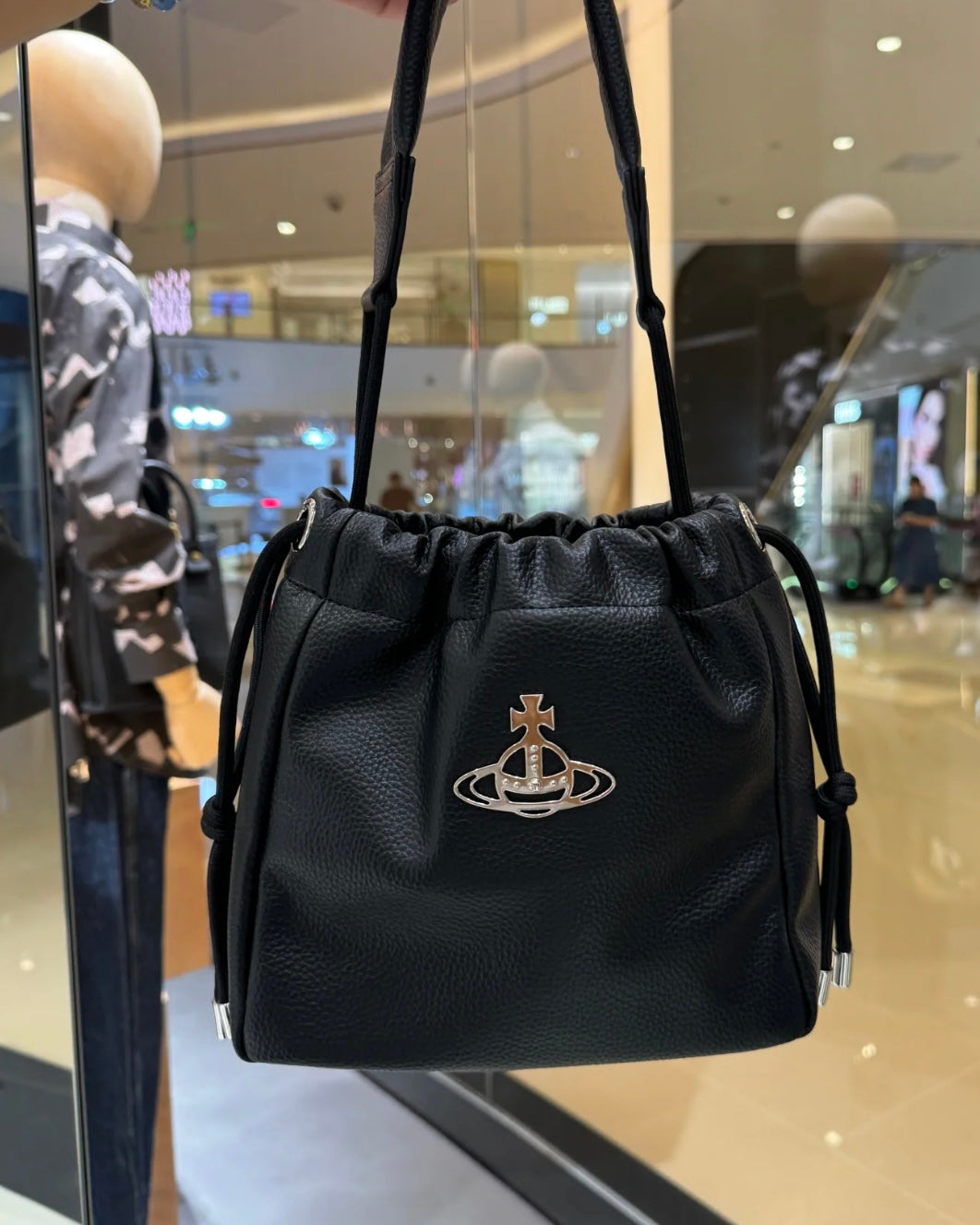 Vivienne Westwood Hilary Bucket Bag [只有最後數個 大容量方形小水桶 可上膊!]