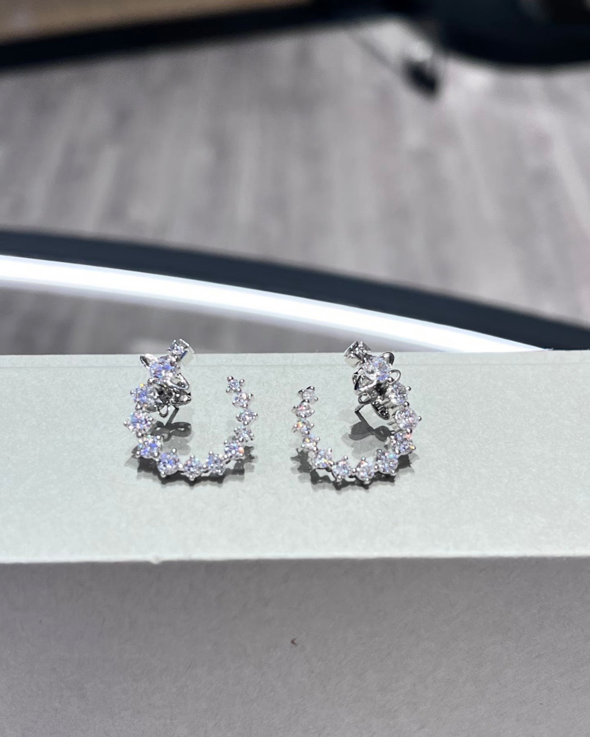 Vivienne Westwood Lydia Earrings 2026最新限定閃鑽圈圈