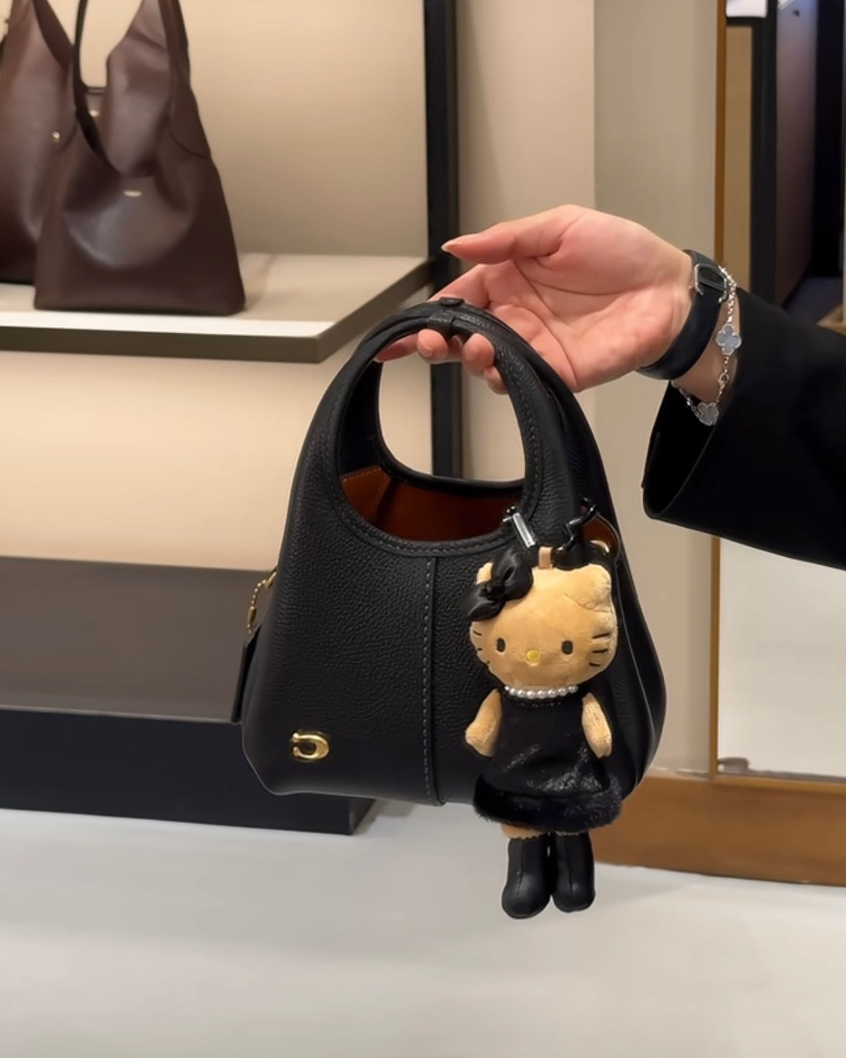 Coach Lana 19［最新上架小尺寸手提袋］