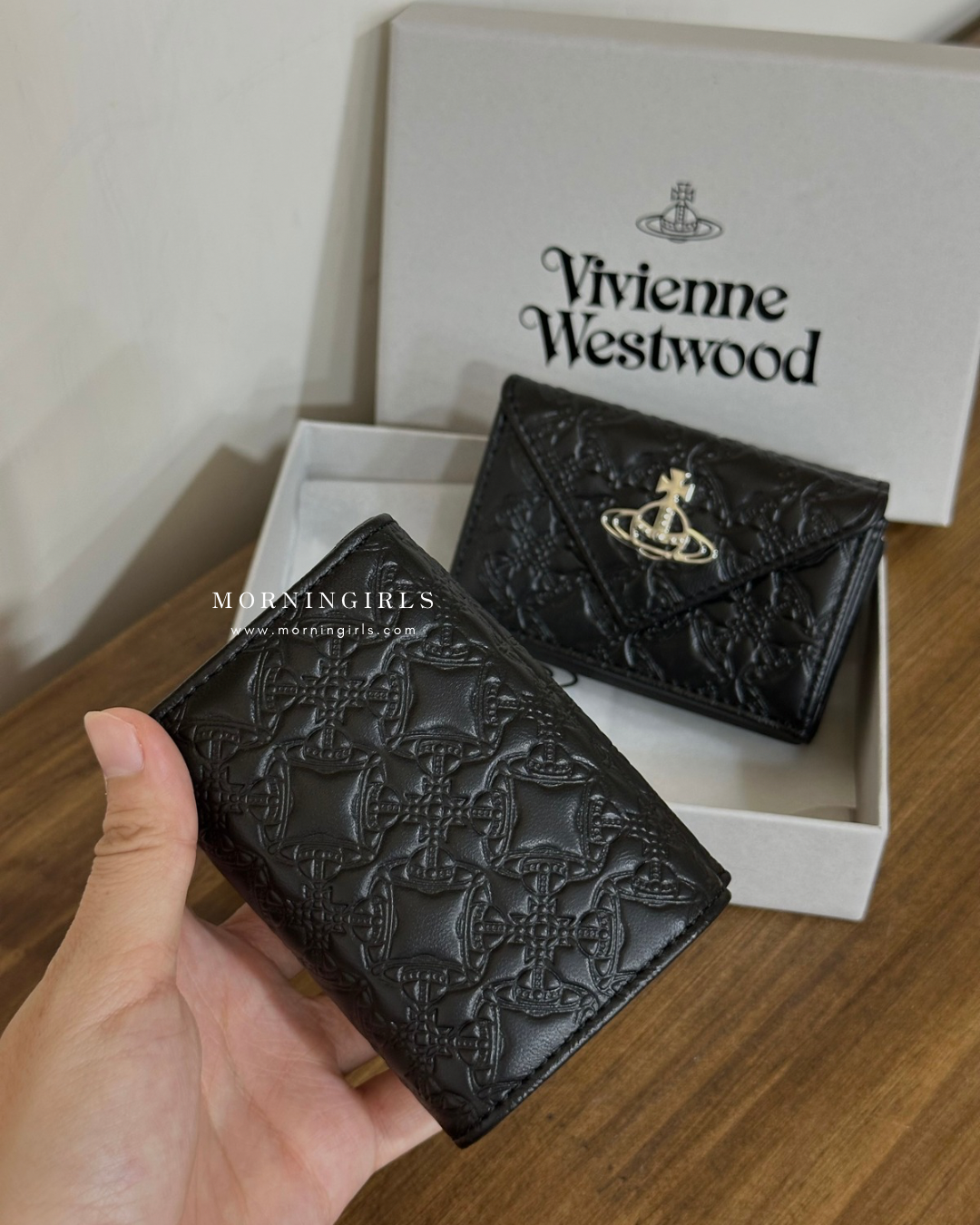 Vivienne Westwood Envelope Mini Wallet 掌心小銀包 超美土星壓紋Monogram [SS25最新上架!]