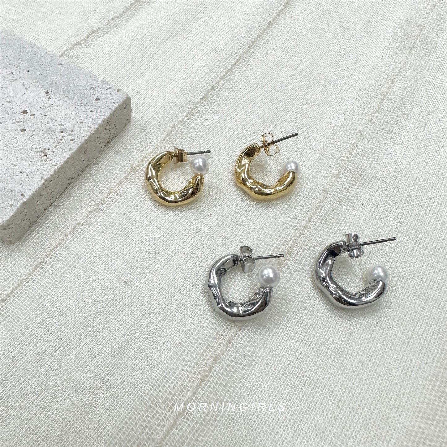 KOREA Mini Pearl Earrings