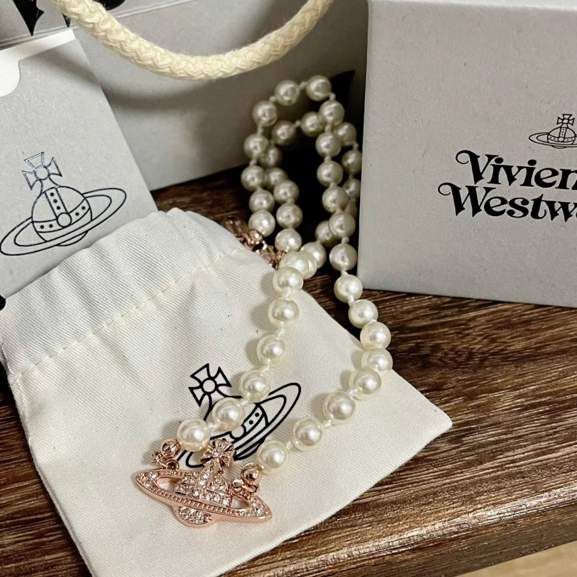 Vivienne Westwood Mini Bas Relief Pearl Choker［超限量現貨&限時優惠中!］