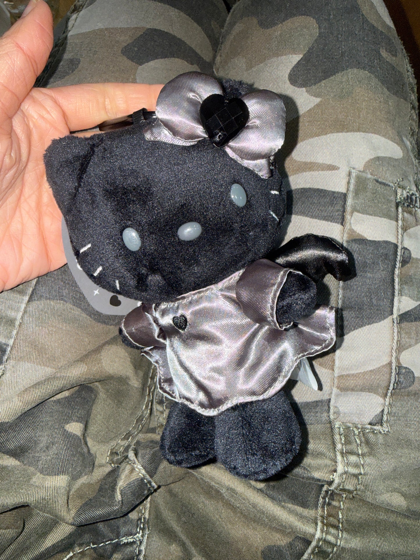 Long-legged Hello Kitty keychain, Japan exclusive Dark Angel [In-stock in Japan, extremely hard to buy!]