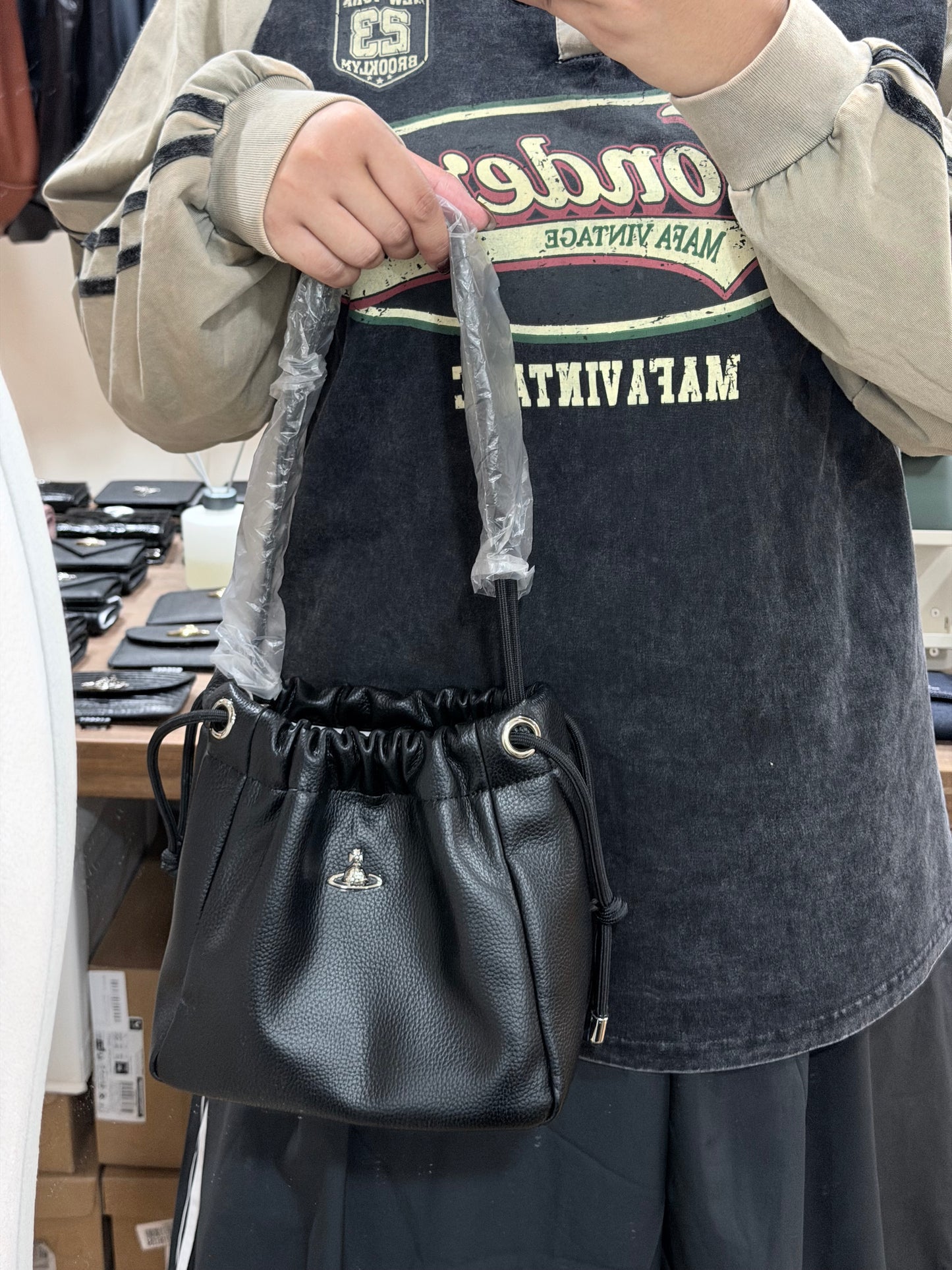 Vivienne Westwood Hilary Bucket Bag 超軟身黑銀荔枝皮 [新版3D Logo上架 英國年中優惠🇬🇧MEDIUM限量折扣中! 大容量方形小水桶]