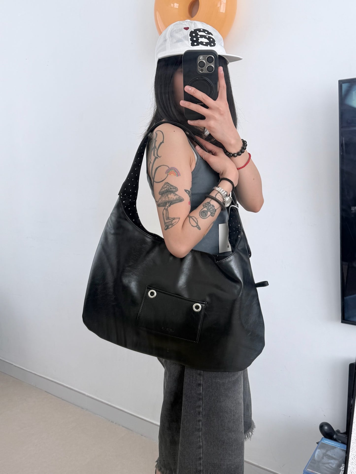 Leterie Leather Buckle Reversible Shoulder Bag 黑波點 最新韓國選物🇰🇷皮革波點兩用洞洞扣半月袋［Made In Korea🇰🇷可雙面兩用 肩帶可調節上膊斜揹OK!］