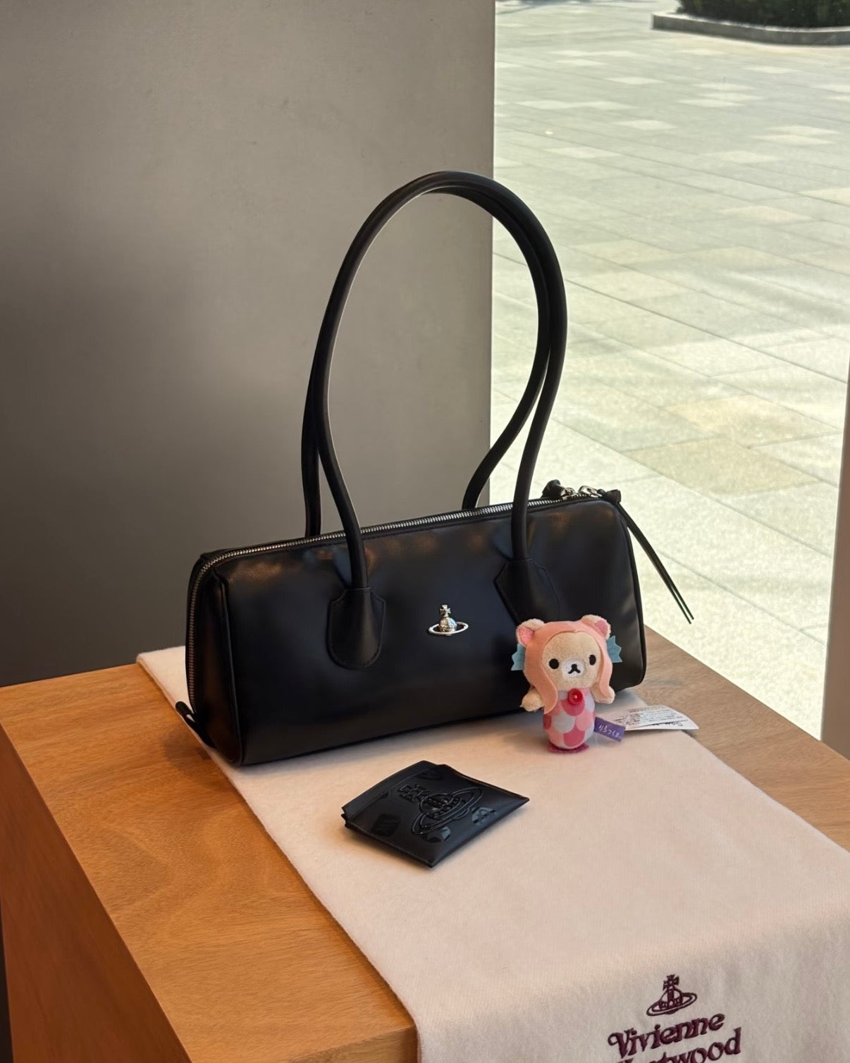 Vivienne Westwood Polly Bowling Shoulder Bag [2026年最新絕美保齡球袋]