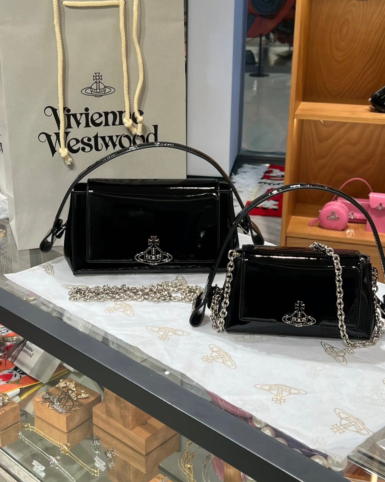 Vivienne Westwood Hazel Handbag 漆皮黑［最新上架! 限時優惠中!］