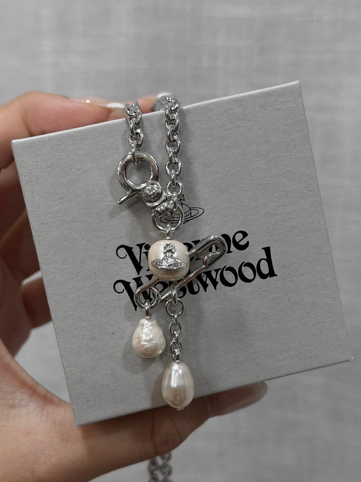Vivienne Westwood Claude Pendant Necklace 純美長鏈珍珠扣針🧷[NEW IN!!]