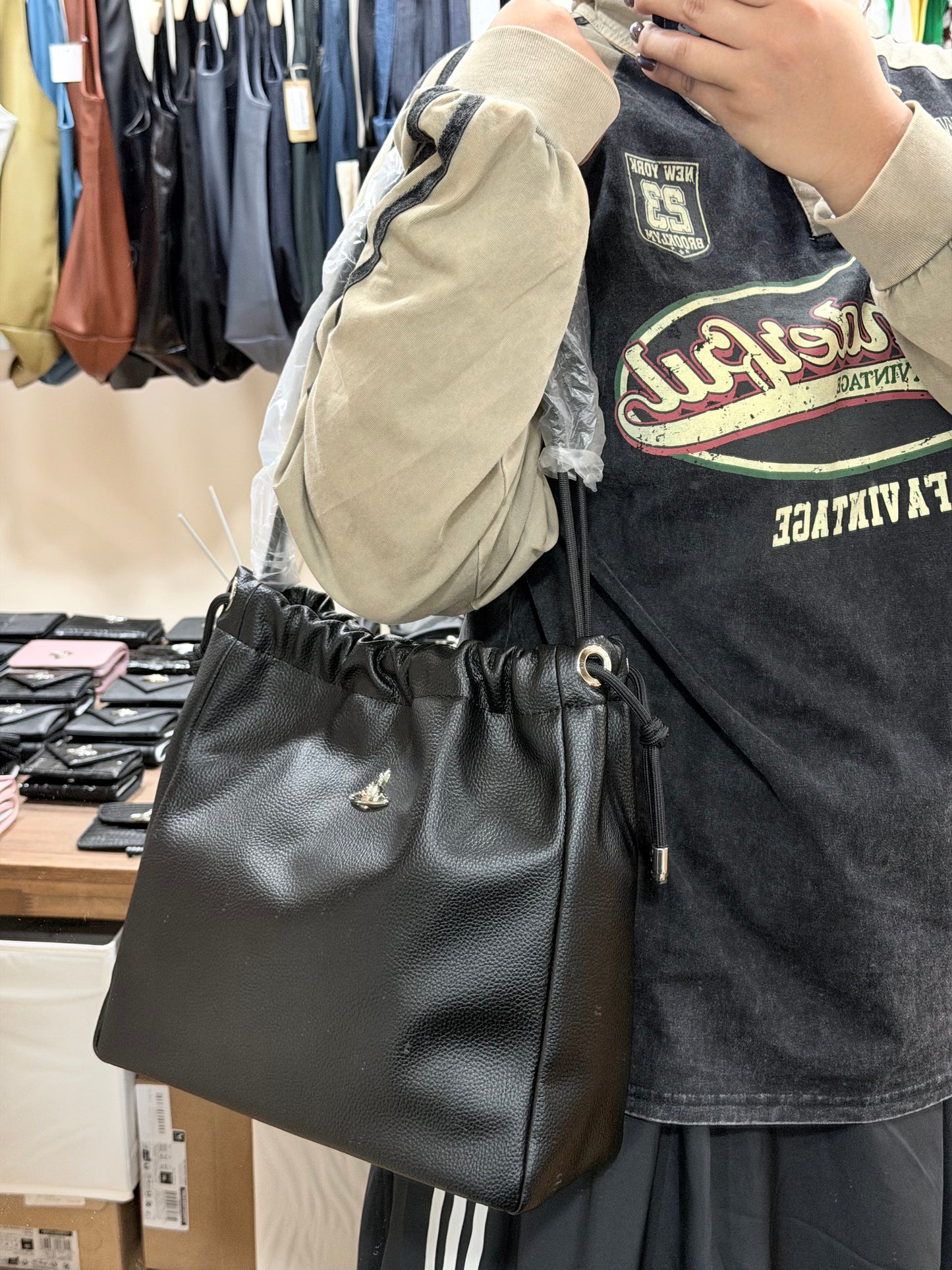 Vivienne Westwood Hilary Bucket Bag 超軟身黑銀荔枝皮 [新版3D Logo上架 英國年中優惠🇬🇧MEDIUM限量折扣中! 大容量方形小水桶]