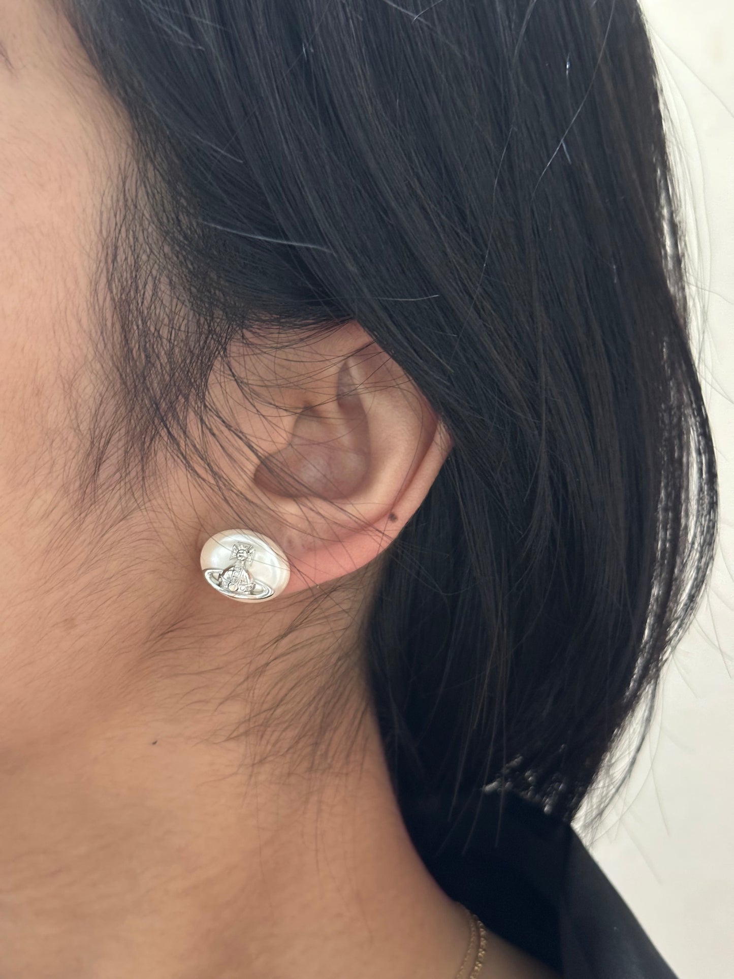 Vivienne Westwood Lavinia Pearl Earrings [New Arrival, Limited Stock Available at a Discount]