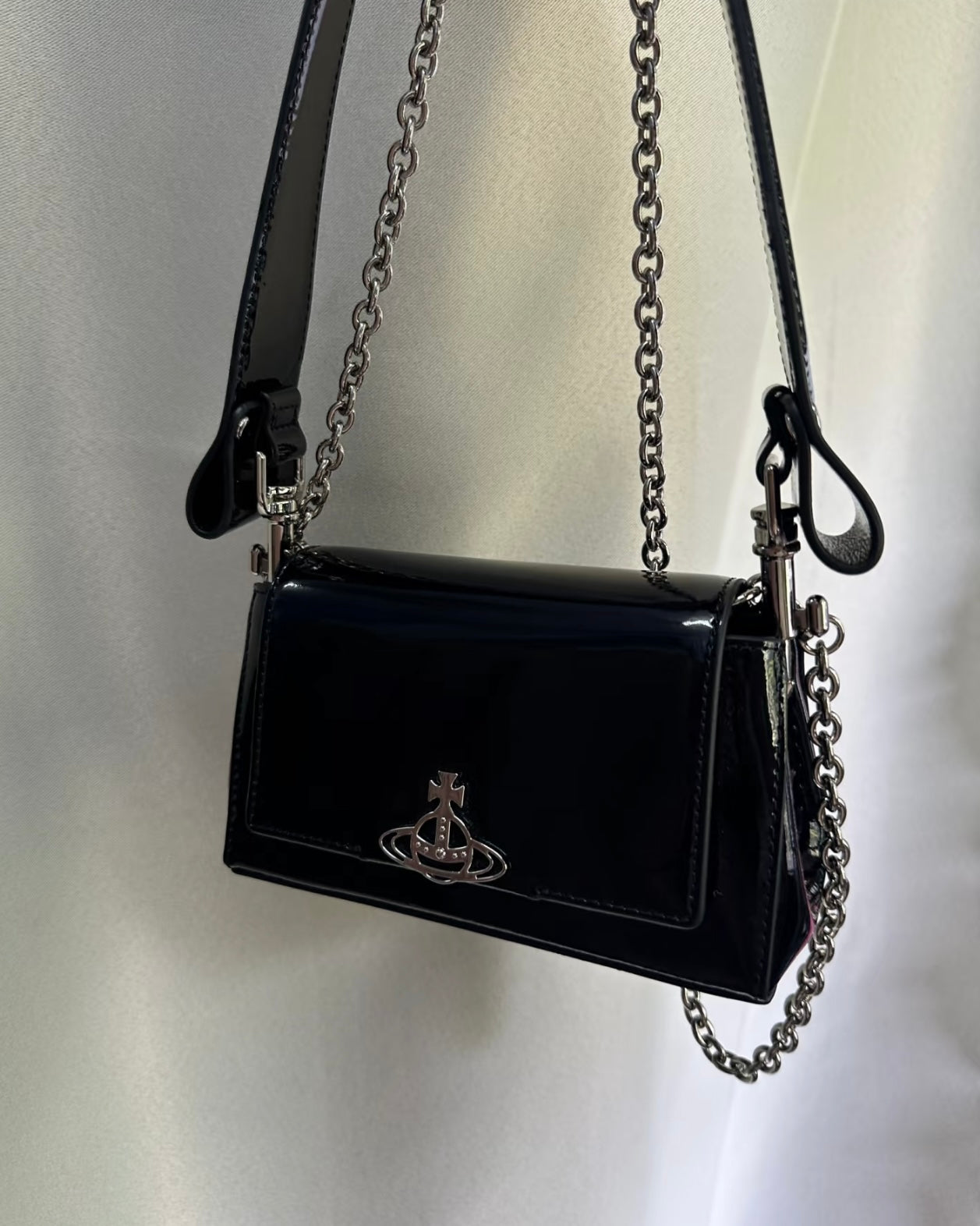 Vivienne Westwood Hazel Handbag 漆皮黑［最新上架! 限時優惠中!］