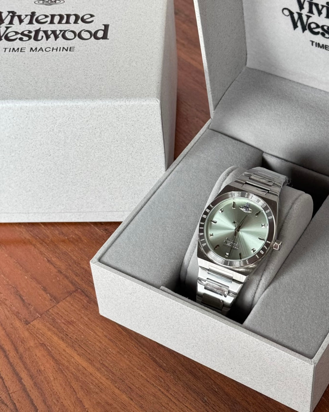Vivienne Westwood Charterhouse Watch 33mm, Mint Green [Refreshing