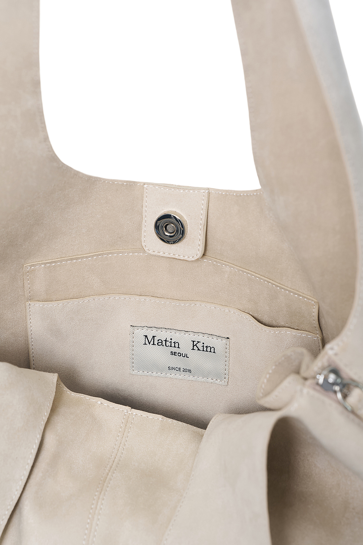 最新韓國選物🇰🇷 Matin Kim Side Zip Suede Shoulder Bag 側拉鍊麂皮流蘇單肩袋￼［復古麂皮 簡約大容量！］