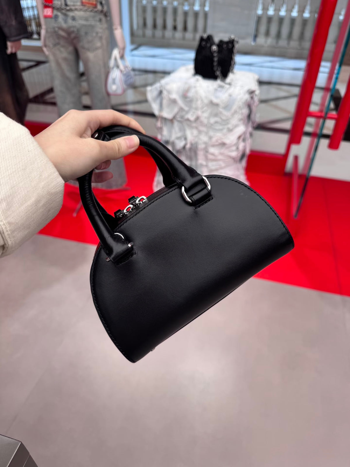 Diesel 1DR Dome-Mini Bowling Bag [限量現貨折扣中 超可愛保齡球袋連斜孭肩帶🎳!]