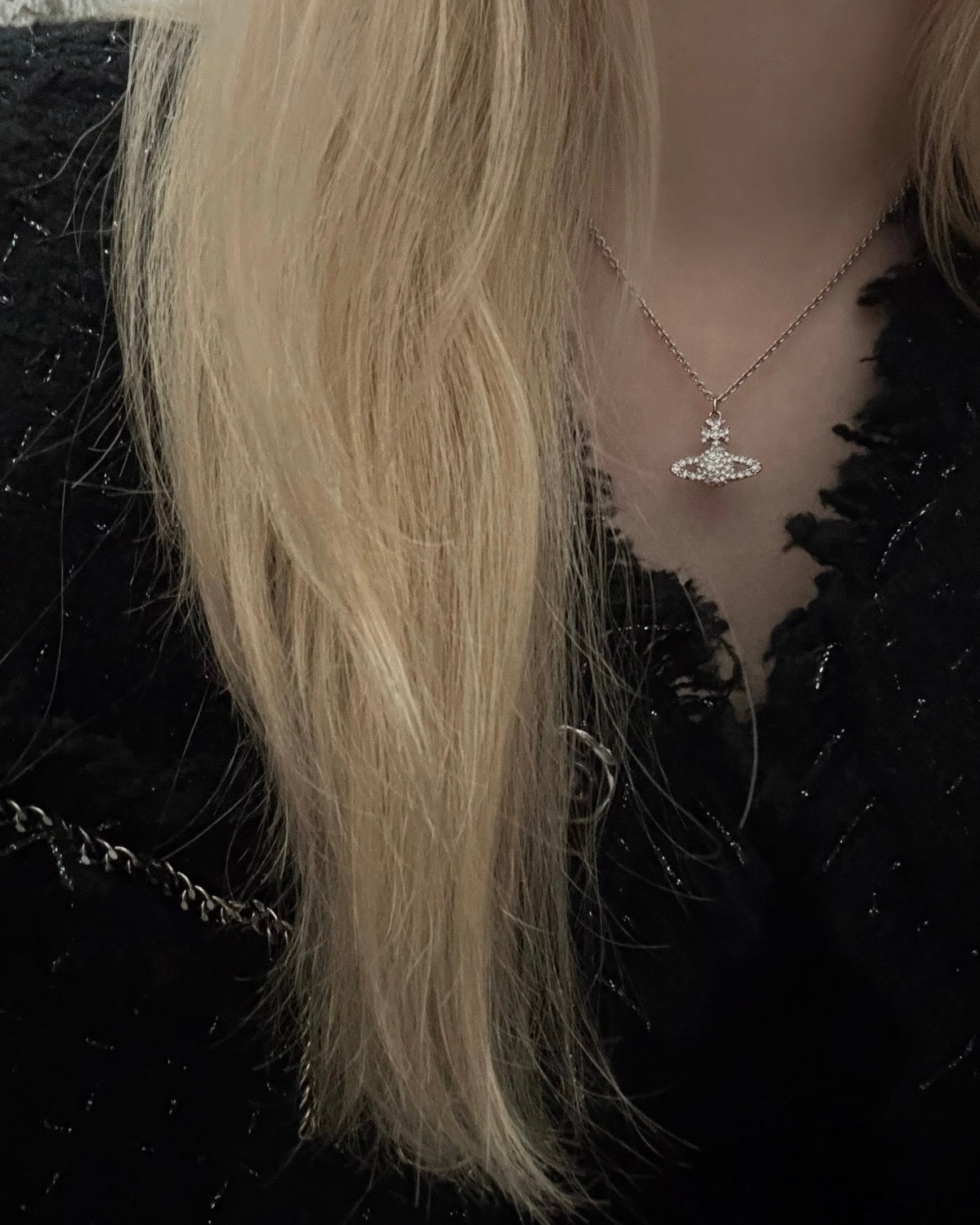 Vivienne Westwood Grace Bas Relief Pendant Necklace 閃鑽土星