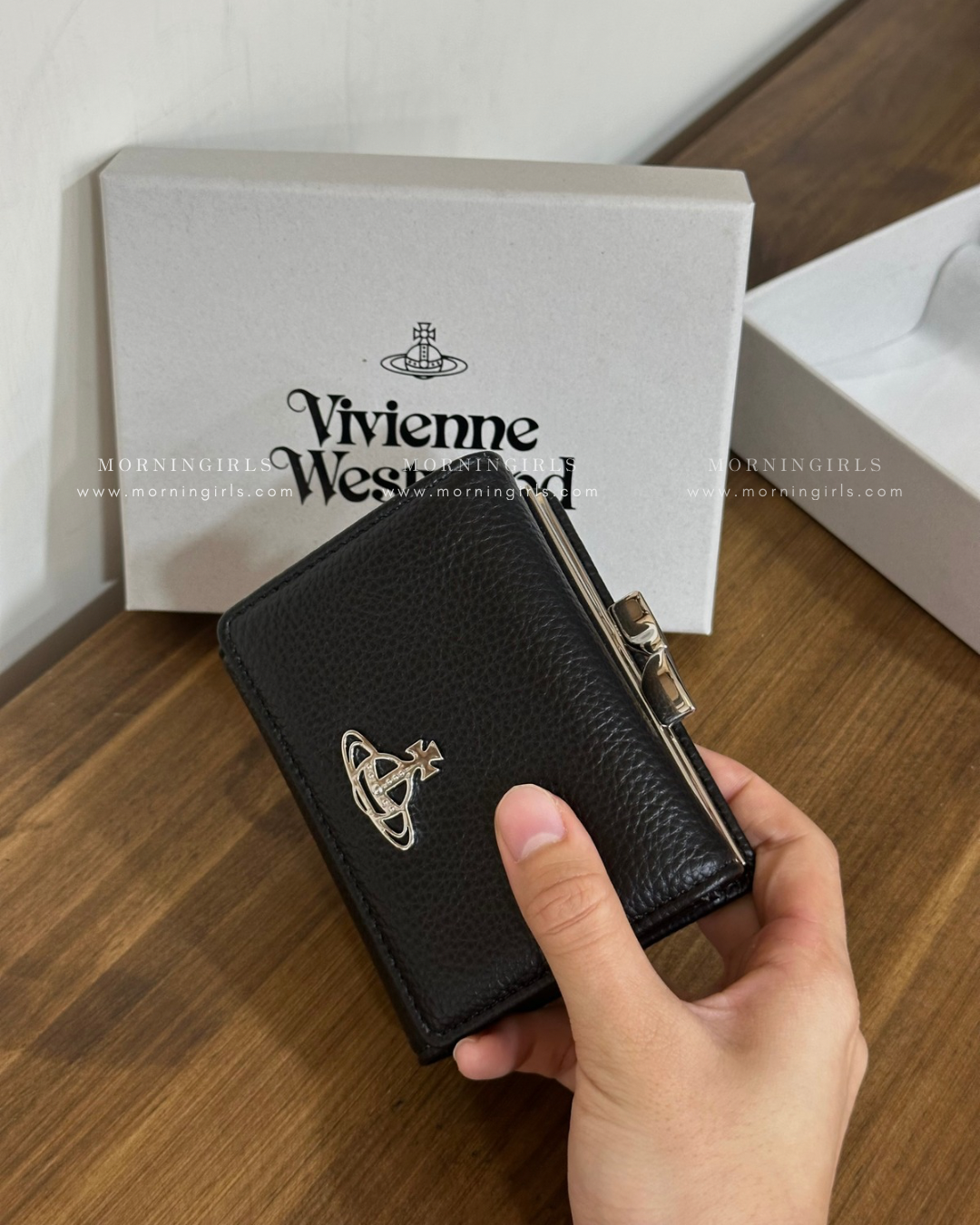 Vivienne Westwood Small Frame Wallet 黑銀荔枝皮［折扣中～極難補貨! 超罕有相位!]