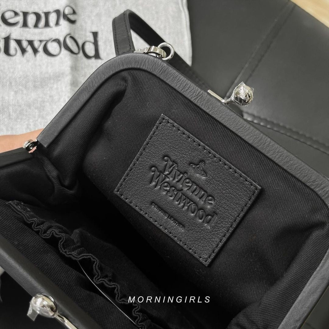 Vivienne Westwood Chelsea Vivienne's Clutch Bag  [✨JENNIE同款✨] ￼經典牛皮