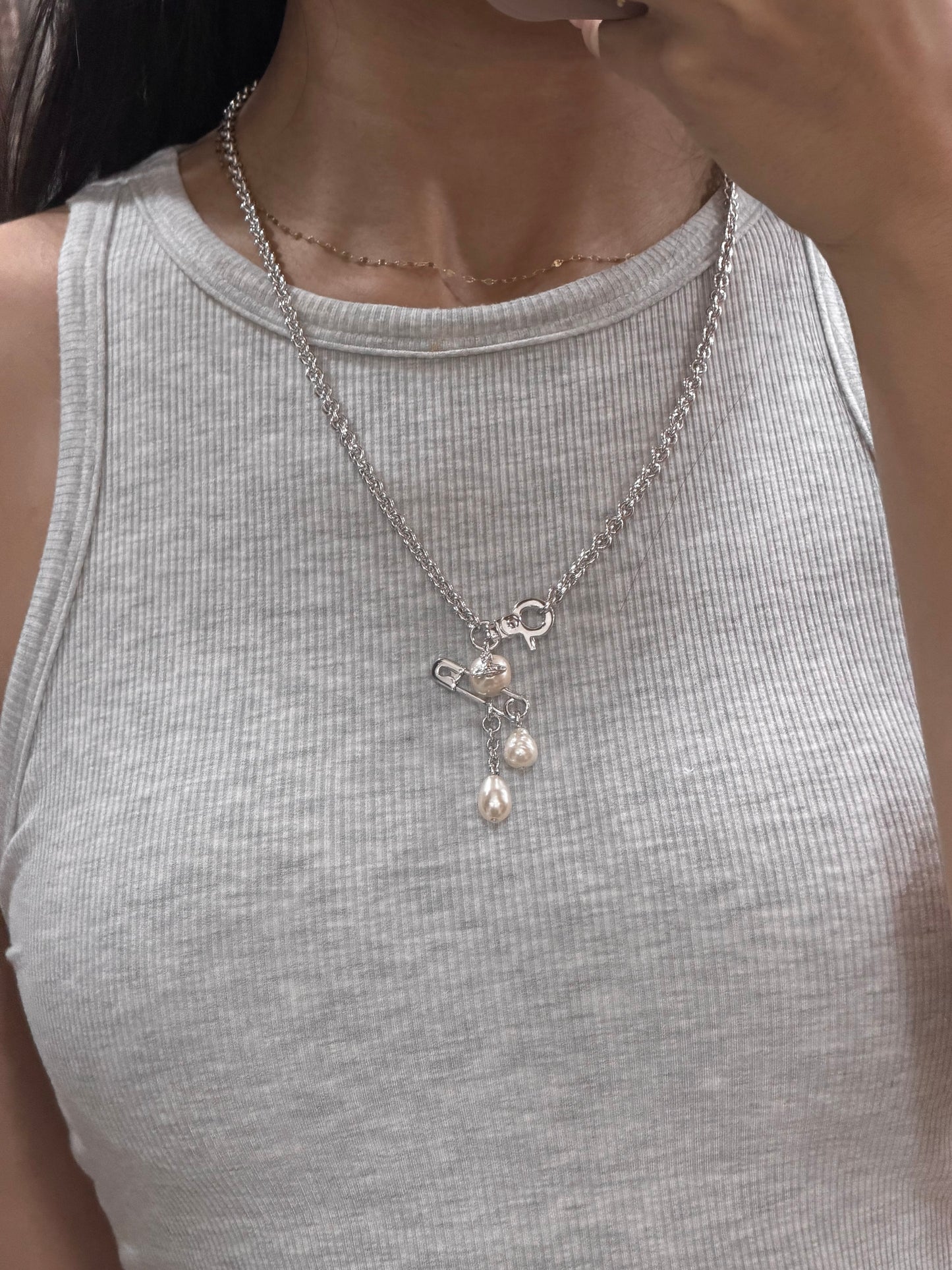 Vivienne Westwood Claude Pendant Necklace 純美長鏈珍珠扣針🧷[NEW IN!!]