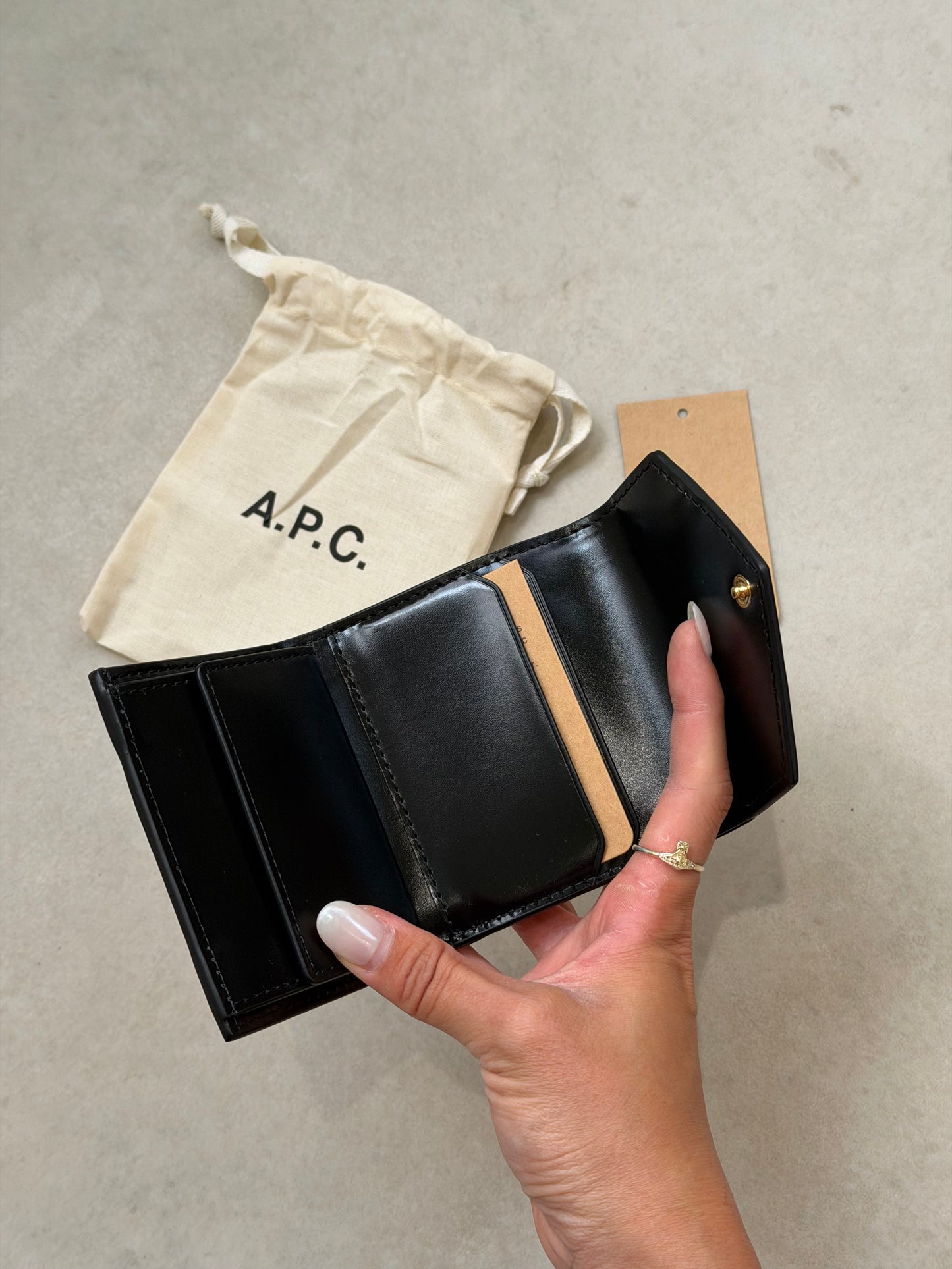 A.P.C. 信封三層真皮小銀包 [2026最新上架 零錢卡位加紙幣位]