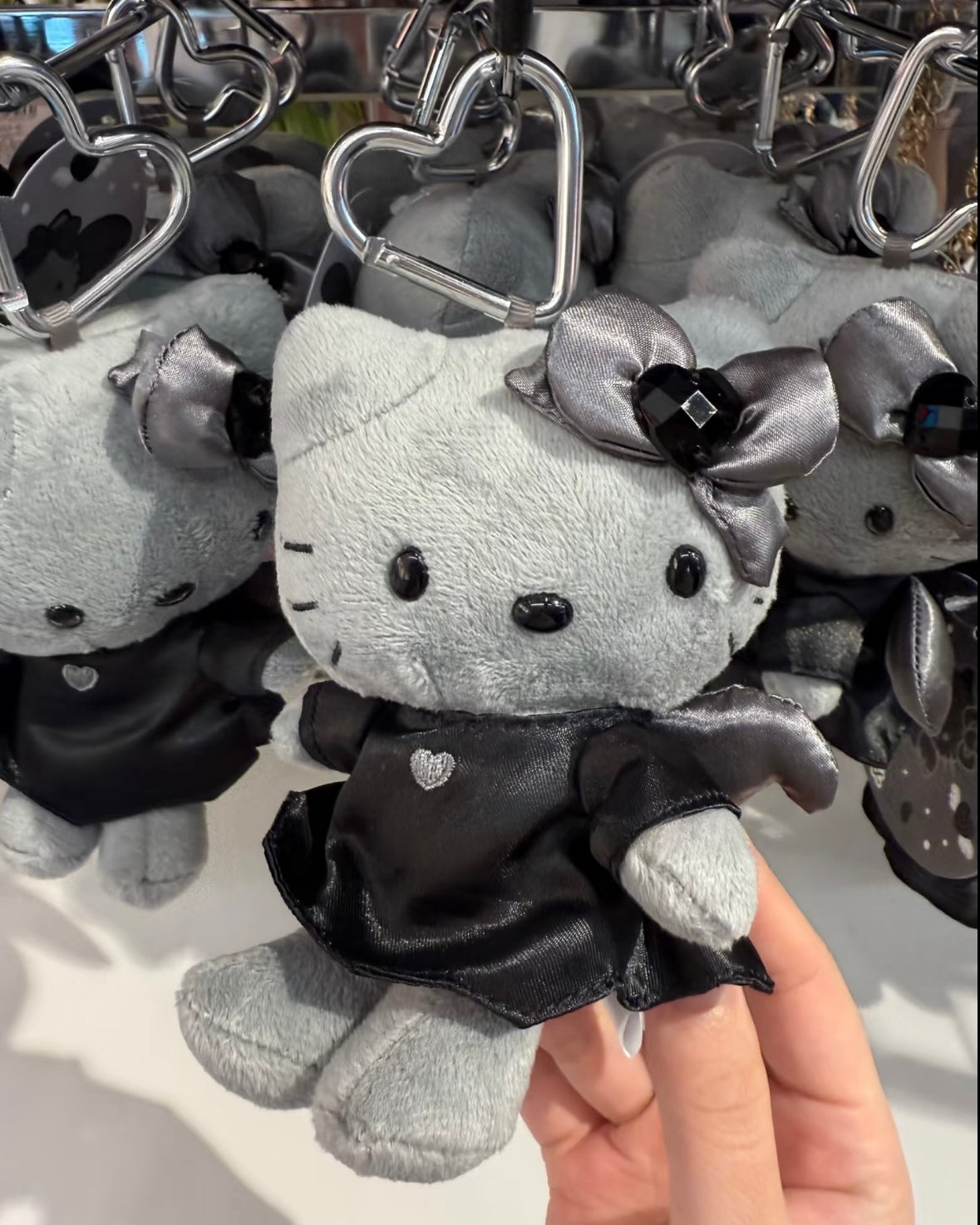 Long-legged Hello Kitty keychain, Japan exclusive Dark Angel [In-stock in Japan, extremely hard to buy!]