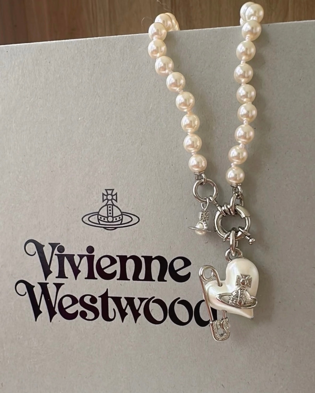 Vivienne Westwood Orietta Pearl Necklace [絕美珍珠扣針🧷]