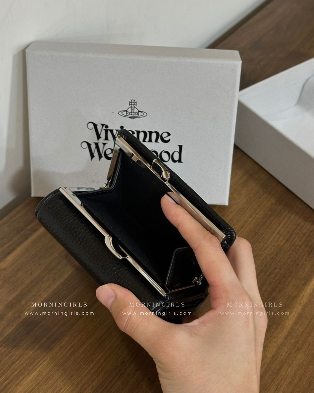 Vivienne Westwood Small Frame Wallet 黑銀荔枝皮［折扣中～極難補貨! 超罕有相位!]