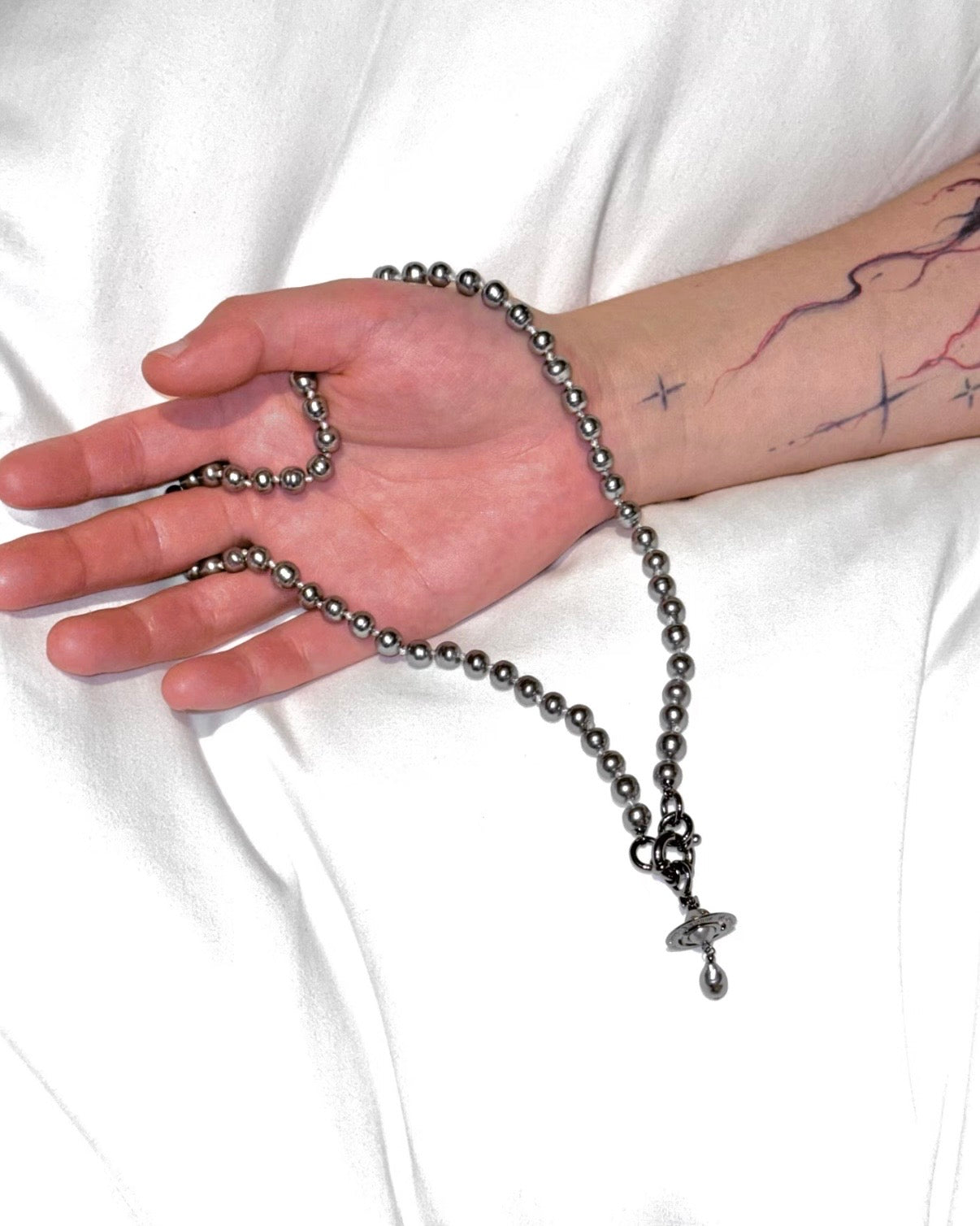 Vivienne Westwood Aleksa Pearl Choker Necklace 巴洛克水滴珍珠限量灰色［大折扣中 限量現貨優惠完售即止! NANA同款 絕美小暗黑灰!]