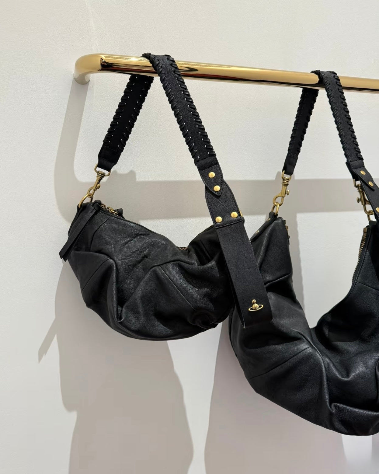 Vivienne Westwood Agnes Shoulder Bag 100%全牛皮超美牛角包［最新上架! 大推薦必入手Lemaire平替版! 已自留!］