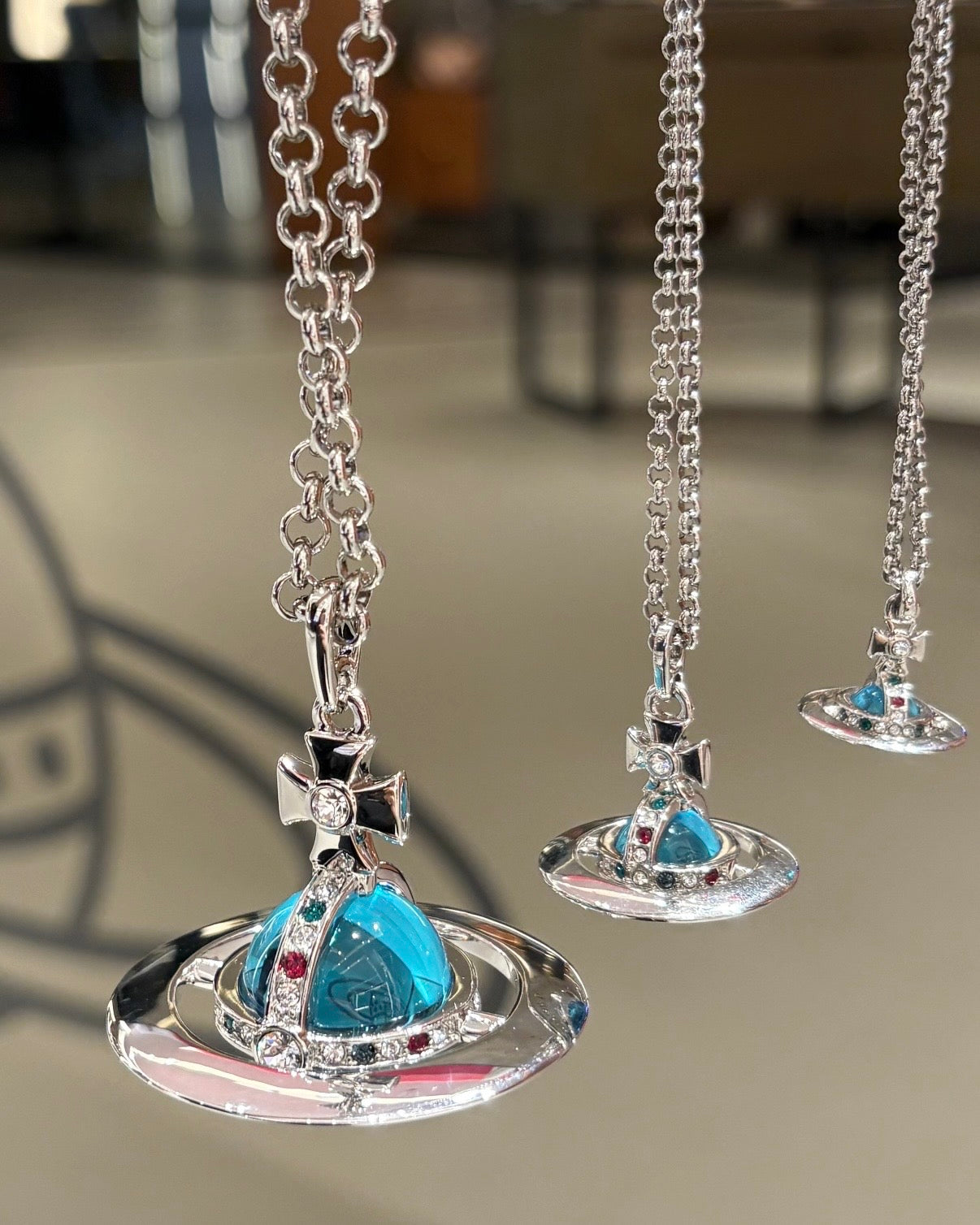 Vivienne Westwood ORB Pendant Crystal Necklace 海洋藍 [提早預訂優惠 絕美清澈透亮!]