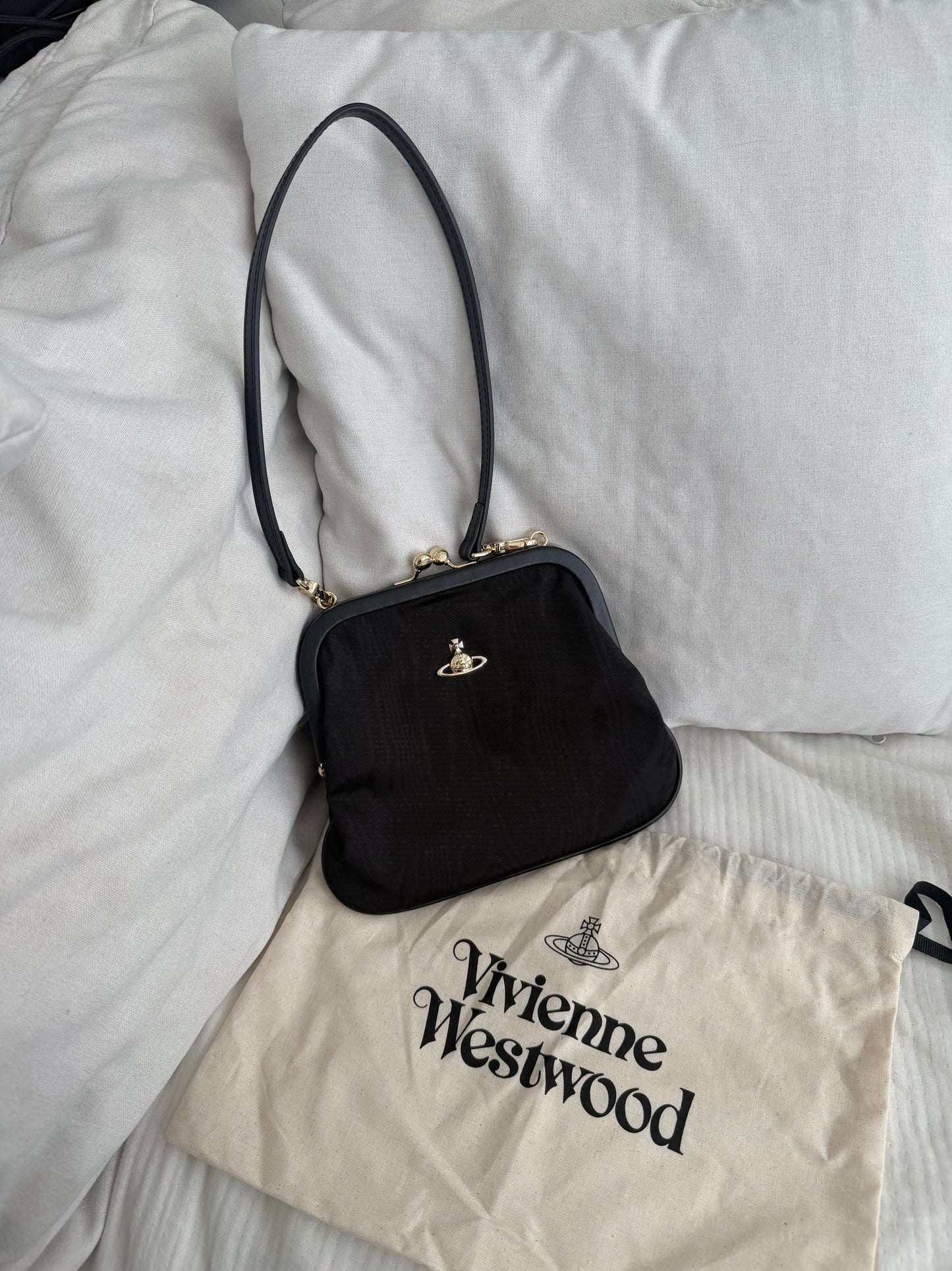 Vivienne Westwood Chelsea Vivienne's Clutch Bag 絕美絲絨復古金扣［已停產! 最後現貨!］