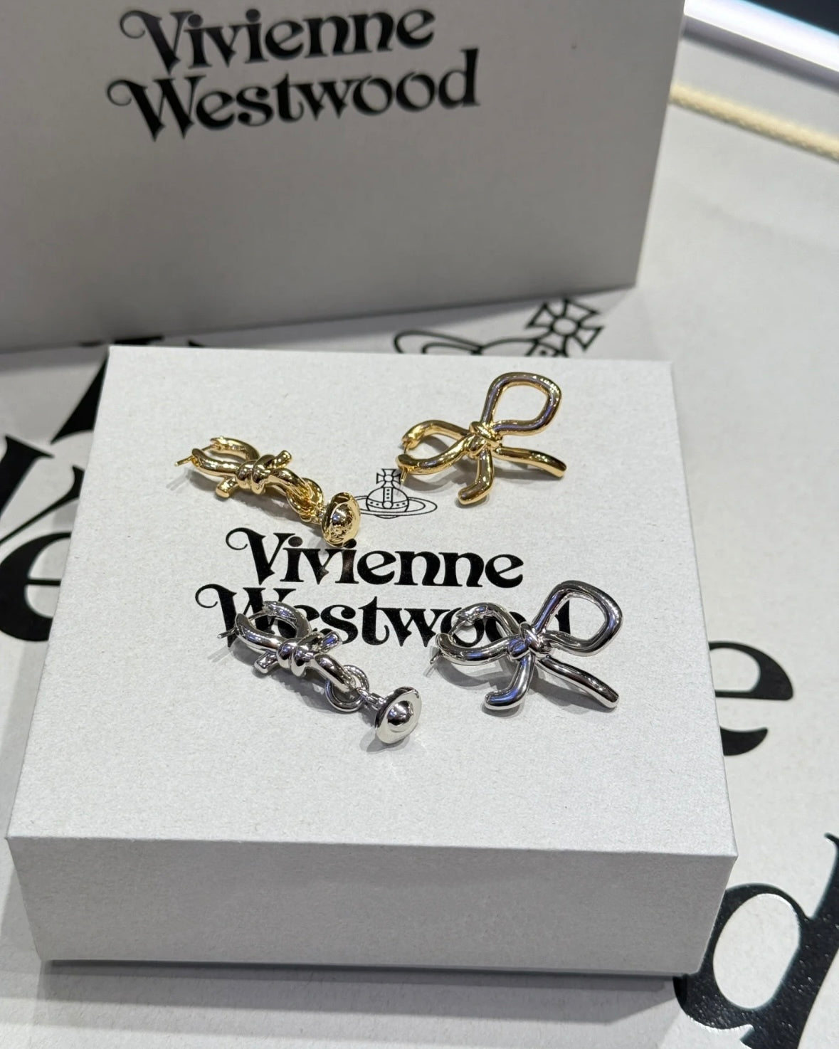 Vivienne Westwood 蝴蝶結鴛鴦耳環 [最新上架新品優惠中]