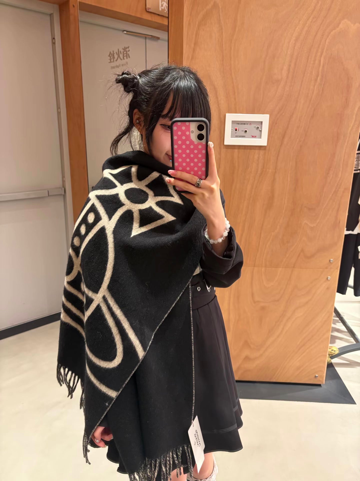 Vivienne Westwood Reversible ORB Logo Scarf 大尺寸雙面頸巾 (100% wool) [2026最新顏色上架! 多造型可當披肩超親膚]