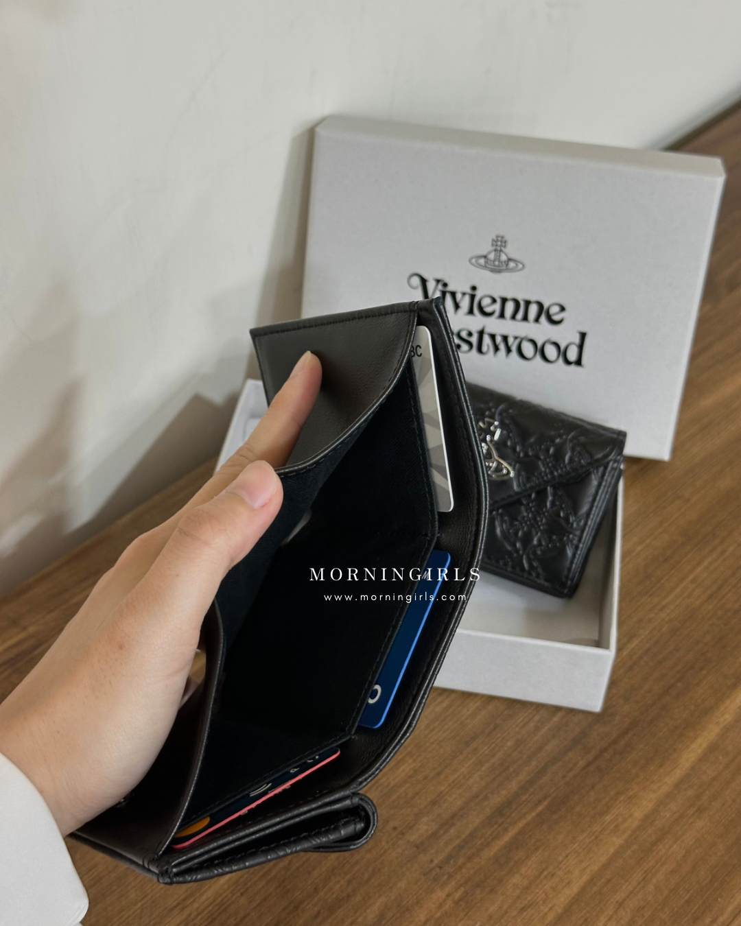 Vivienne Westwood Envelope Mini Wallet 掌心小銀包 超美土星壓紋Monogram [SS25最新上架!]
