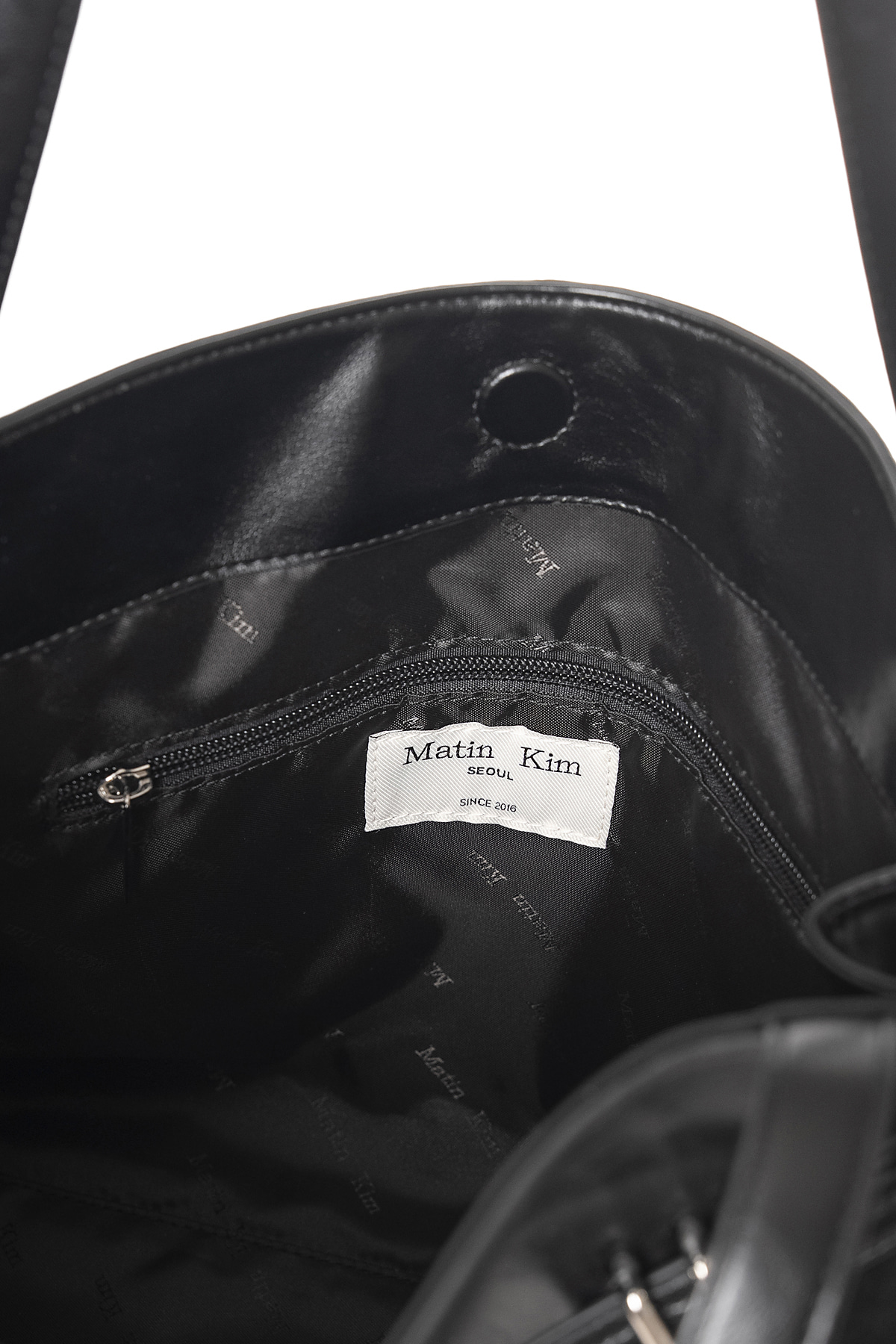 最新韓國選物🇰🇷 Matin Kim Drop Tail Mellow Big Shoulder Bag 垂墜綁繩大發棍袋［法式慵懶 俐落垂結！］